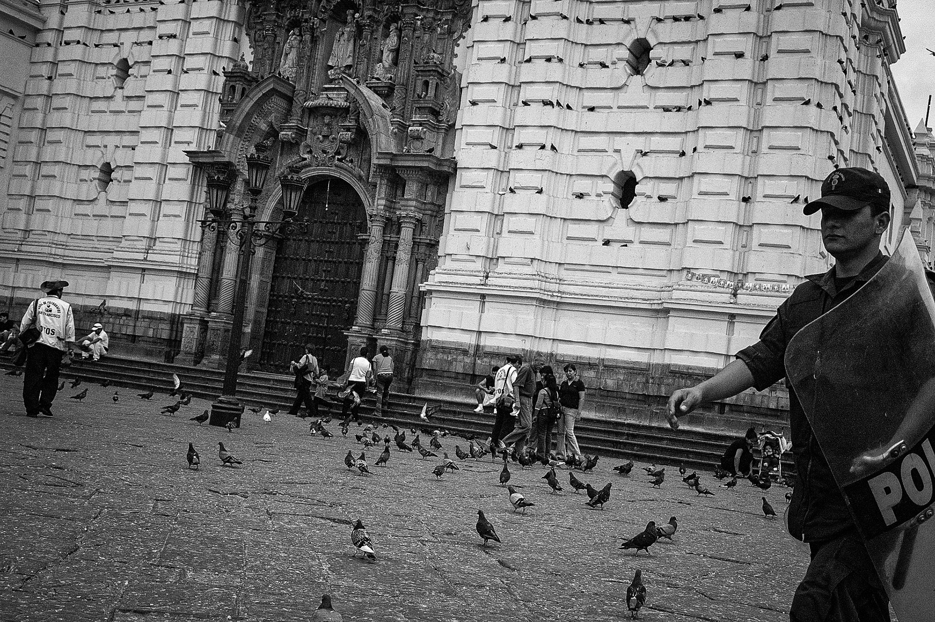 Lima, Peru · December 27, 2005 · Nikon D70s · 24.0-50.0 mm f/4.0-5.6 · 1/5000 sec f/4.5 ISO 1600
