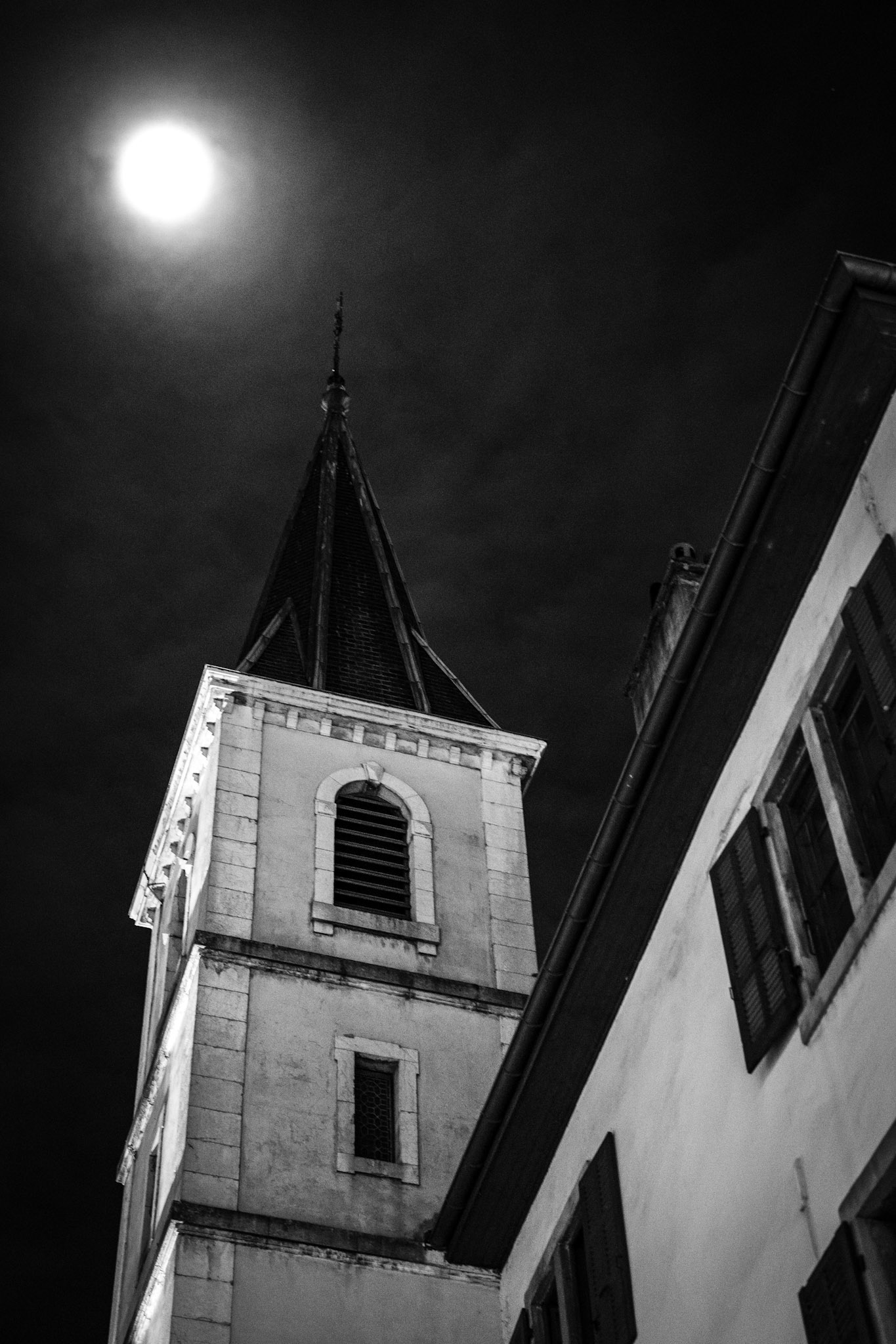 Annecy, France · December 23, 2023 · Nikon Z 9 · Nikkor Z 50mm f/1.2 S · 1/50 sec f/1.6 ISO 5600