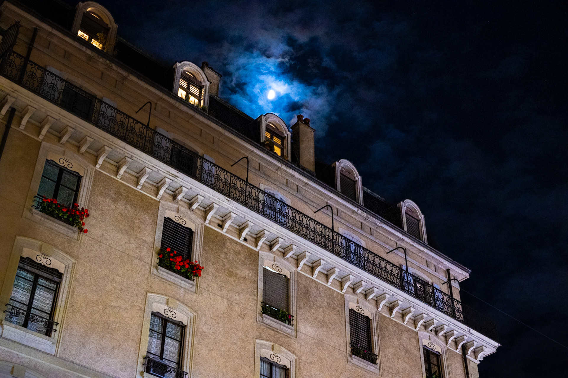 Geneva, Switzerland · December 20, 2023 · Nikon Z 9 · Nikkor Z 50mm f/1.2 S · 1/50 sec f/2.5 ISO 8000