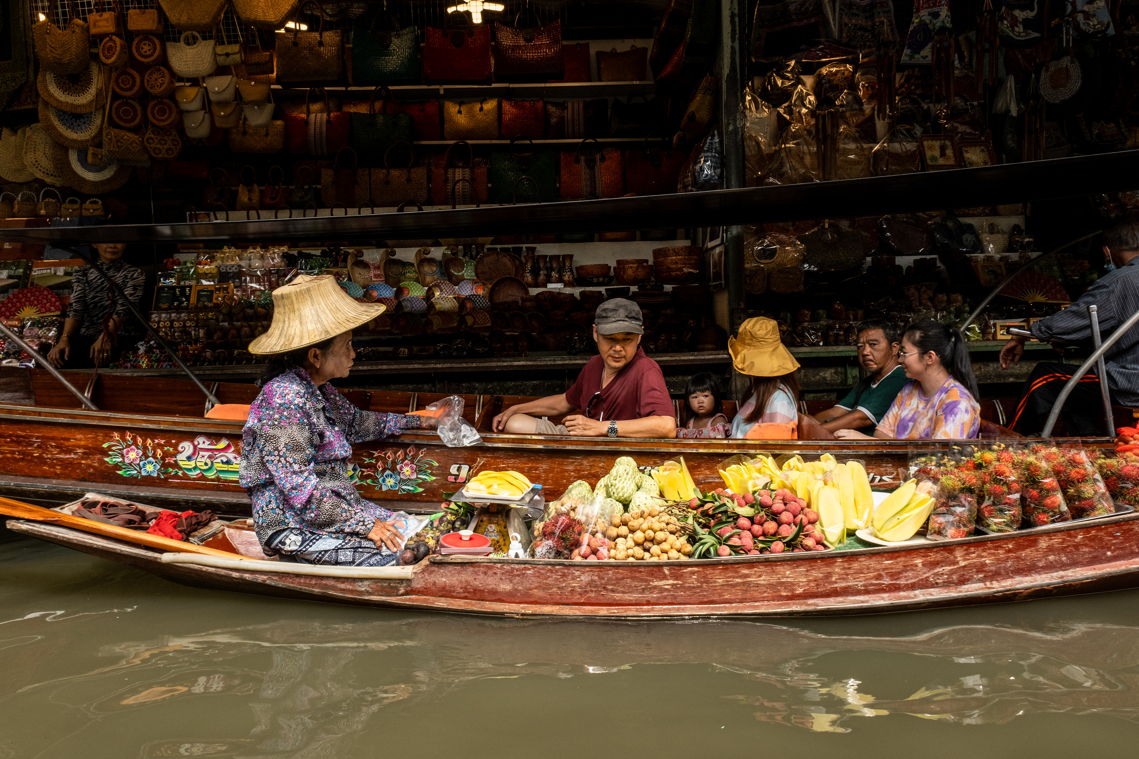 Damnoek Saudak floating market, Bangkok, Thailand
