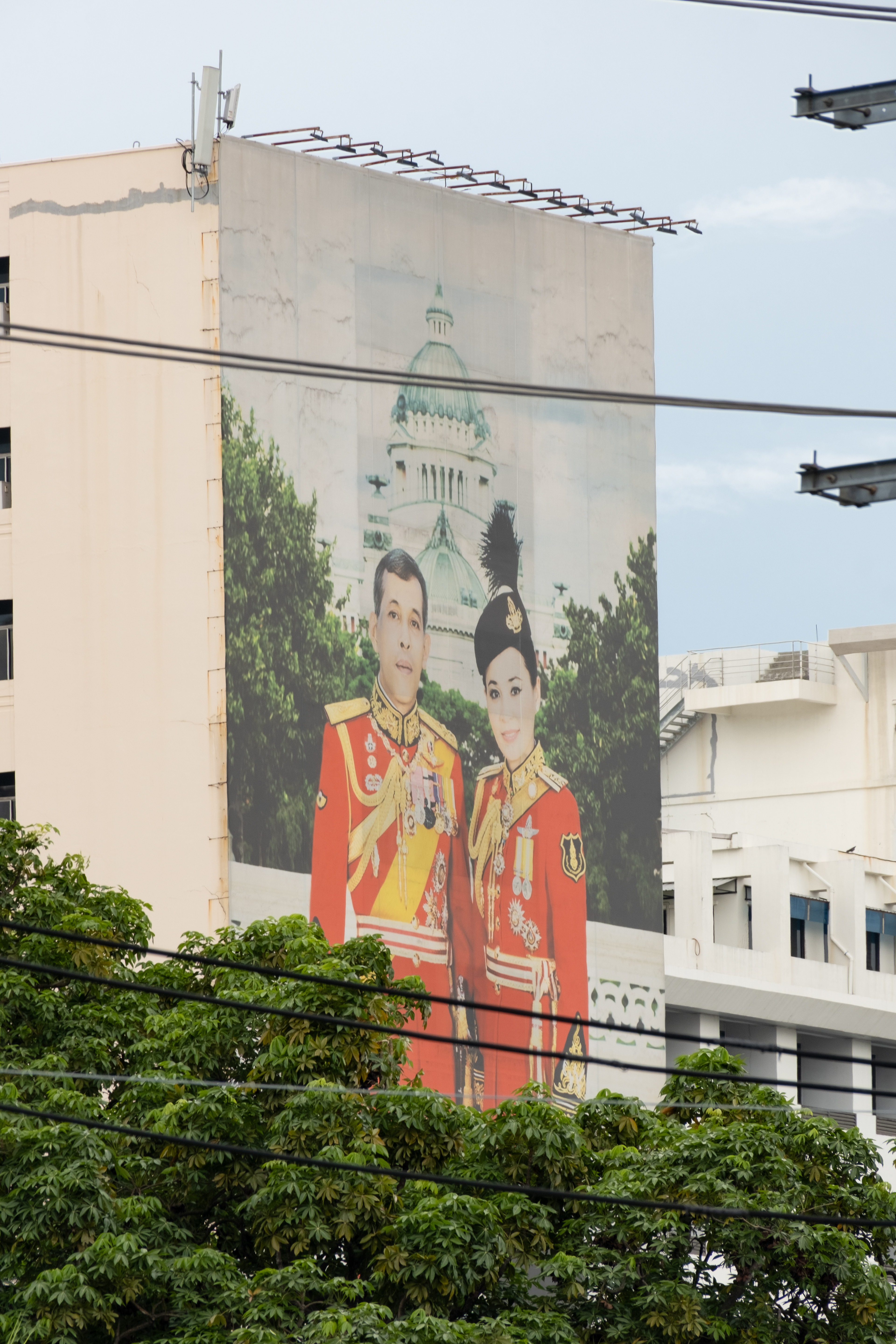 Suthida Tidjai and Suthida Tidjai, king and queen of Thailand