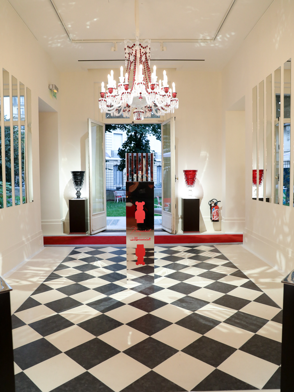 Searches, 3D designs, development and production of windows, VM tools, POS advertising, Pop up stores, events set-up.. .