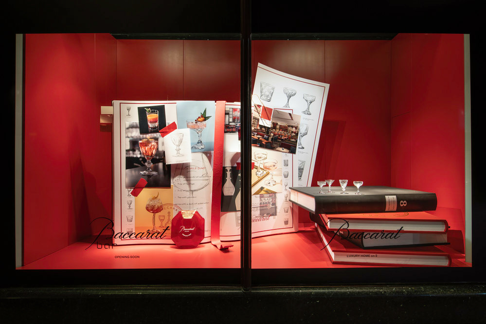 Store visits, windows and merchandising set up 
