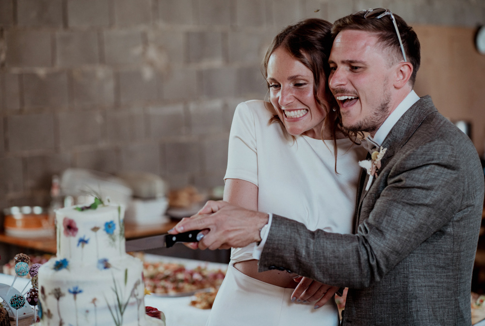 Anschneiden der Hochzeitstorte