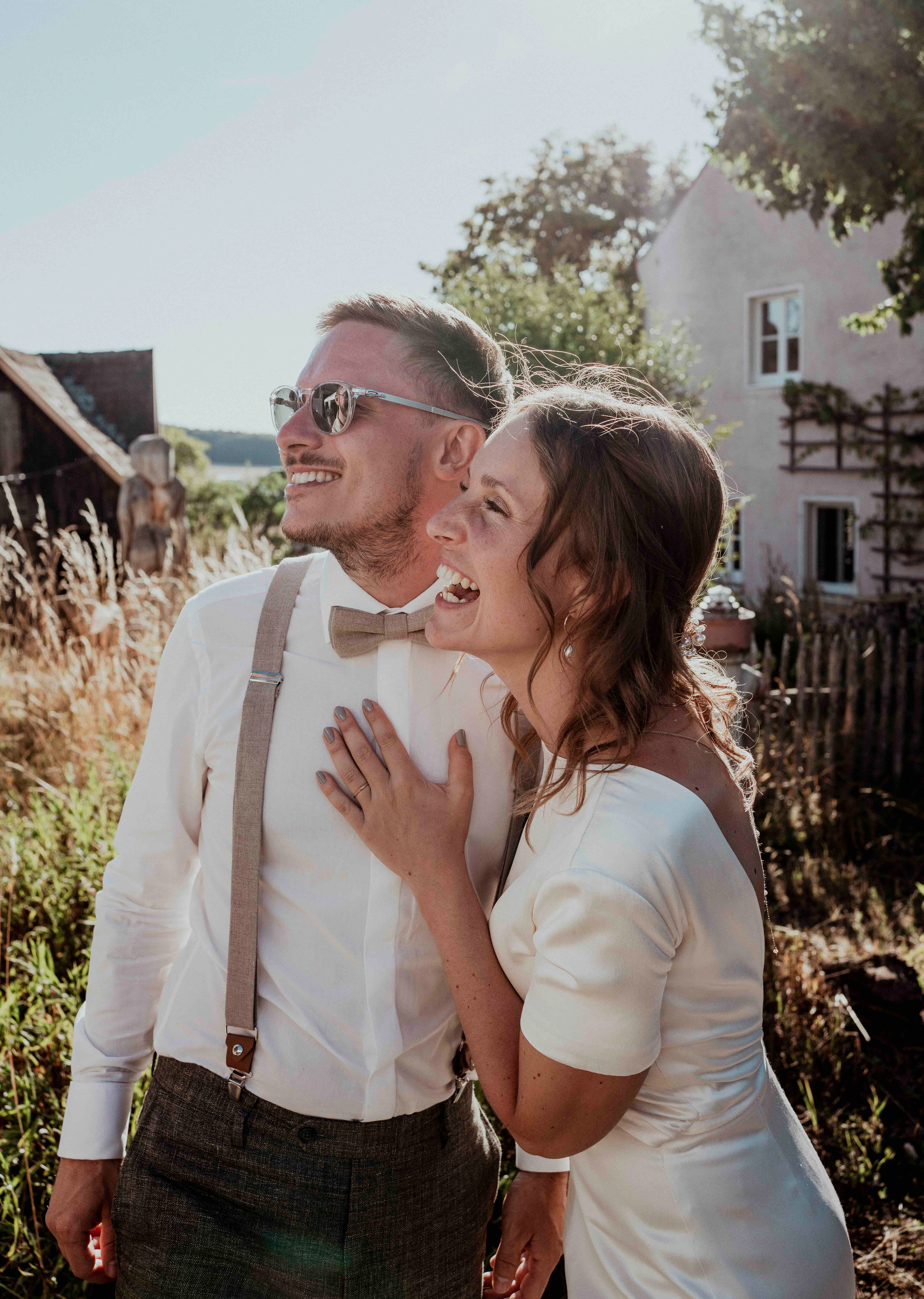 Ein ungestelltes Foto vom Brautpaar