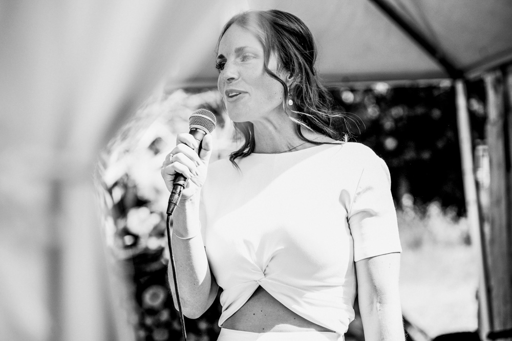 Die Braut hält eine Rede