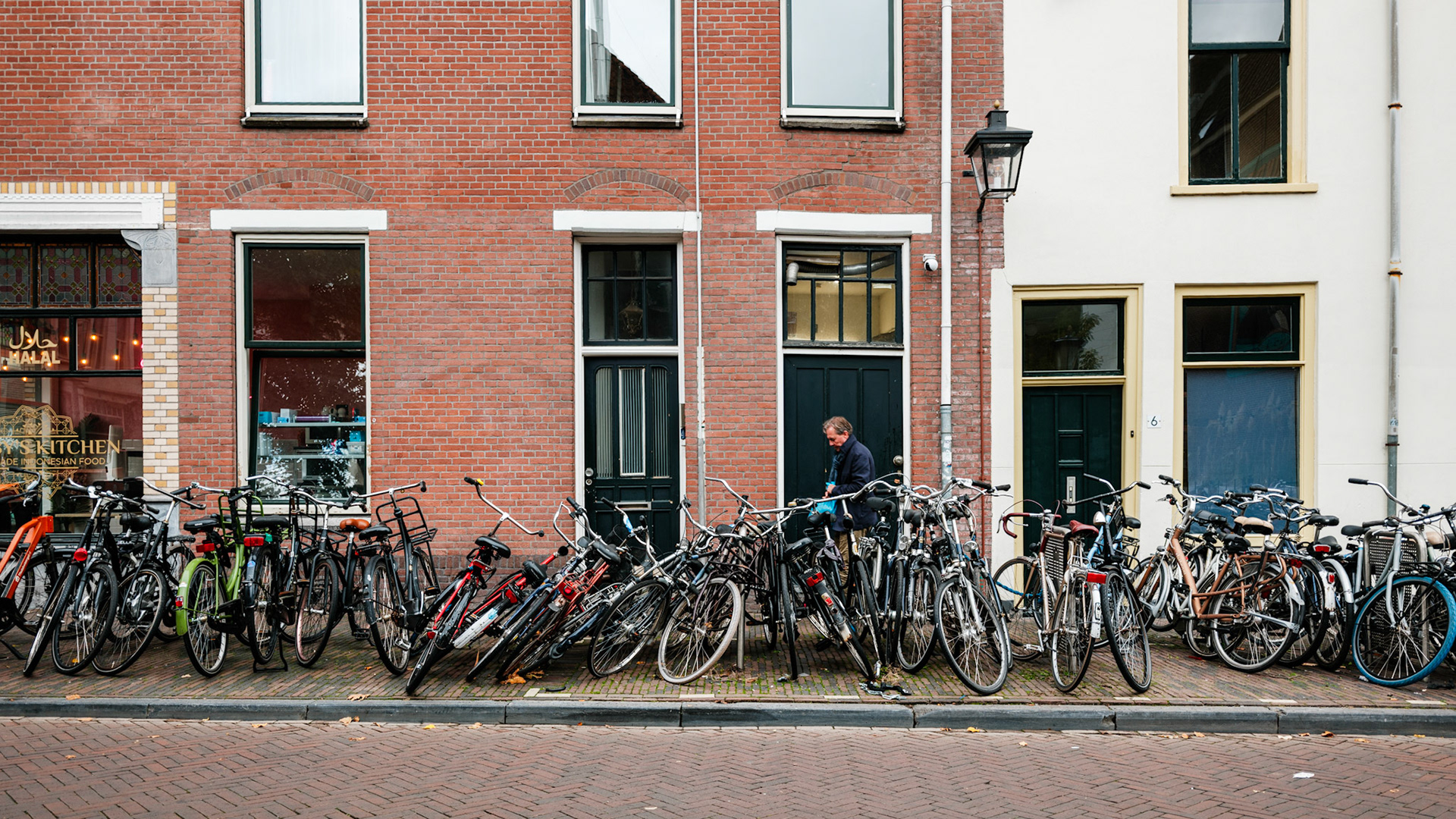 An entanglement of fiets