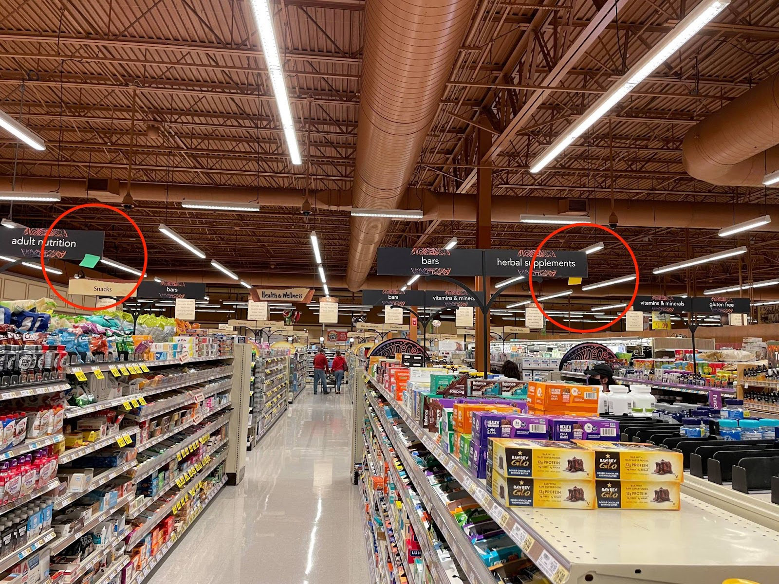 Example 2: Colored sticky notes on aisle signs indicate the current crowd level