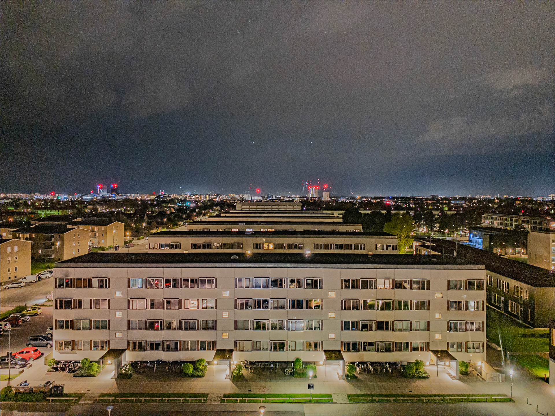 HDR merge - LR, no deghosting, 3 images, 0, -2, -2.5 EV, 1/4, 1/2, 1s, ISO 2500