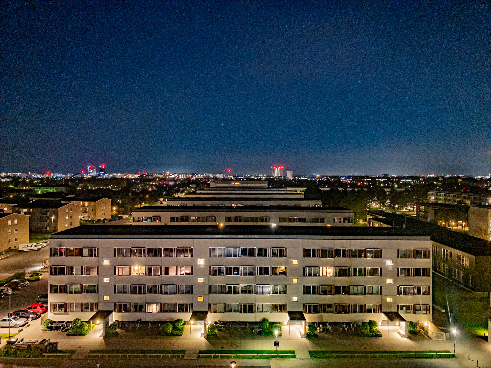 HDR merge - LR, no deghosting, 4 images, 02:46:24 - 02:46:46, 1/11s - 1s, ISO 2000