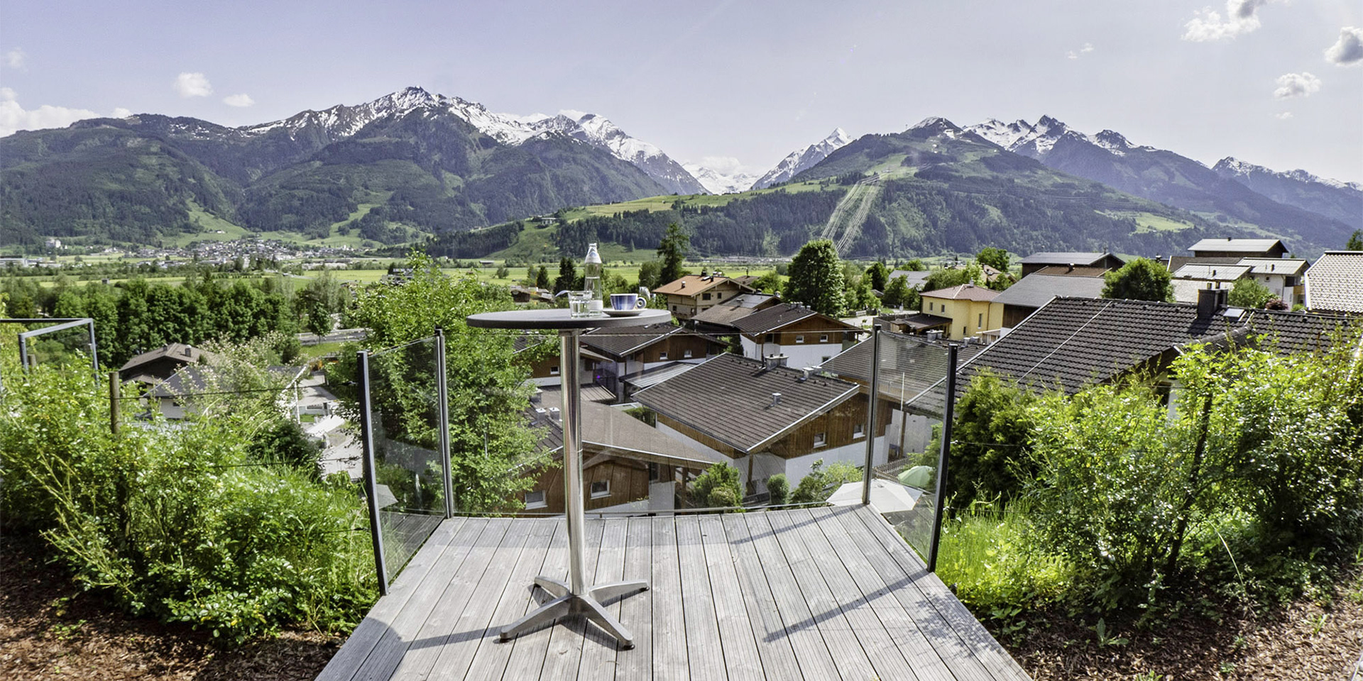 Agenturaussicht ins Salzachtal mit Kaprun, Kitzsteinhorn und Imbachhorn