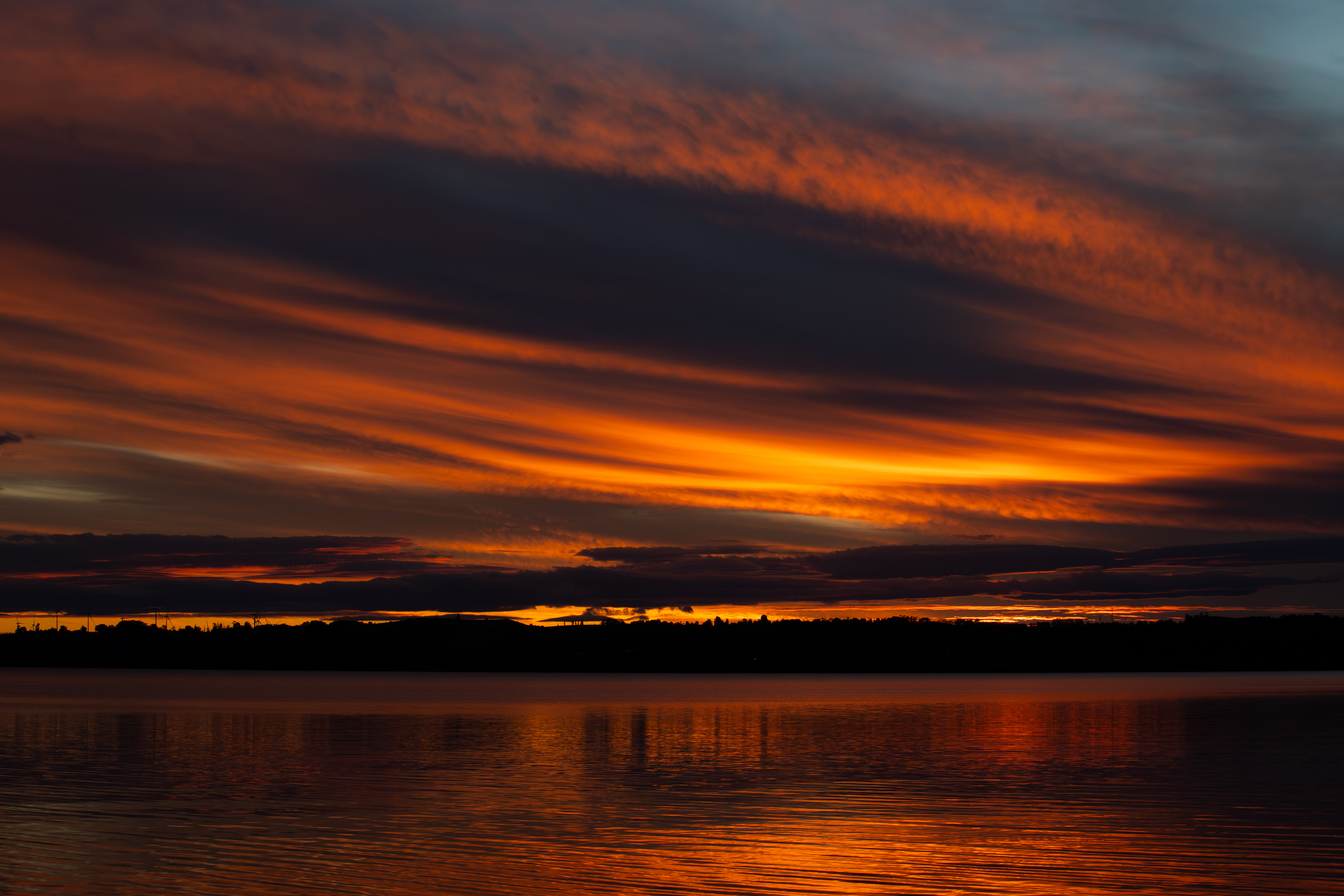 Puerto Octay - Atardece lleno de colores sobre Playa Maitén
