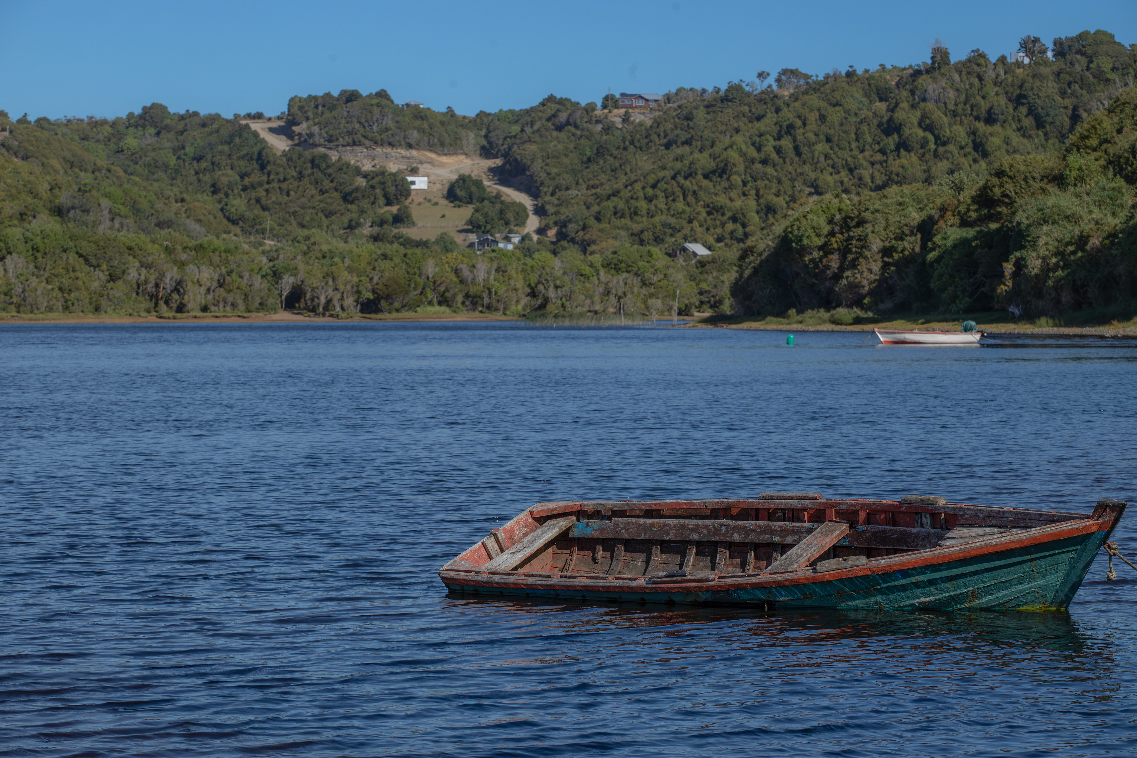 Sobre el Lago Huelde, Cucao, comuna de Chonchi