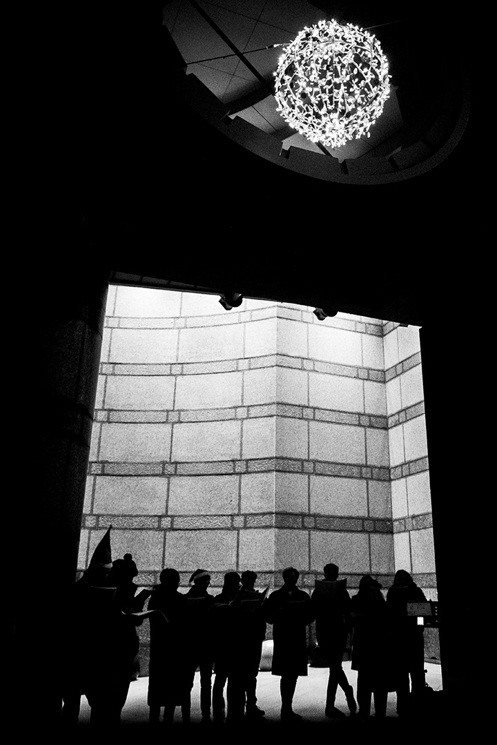 Carol Singers ©Den Owen