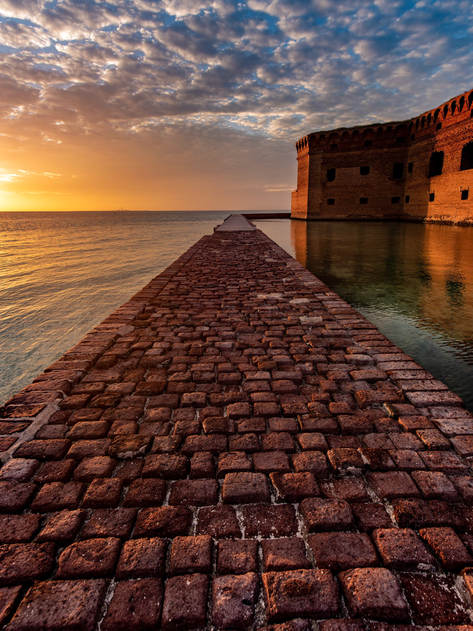 Sunset | Dry Tortugas National Park | 24°37'38"N 82°52'25"W