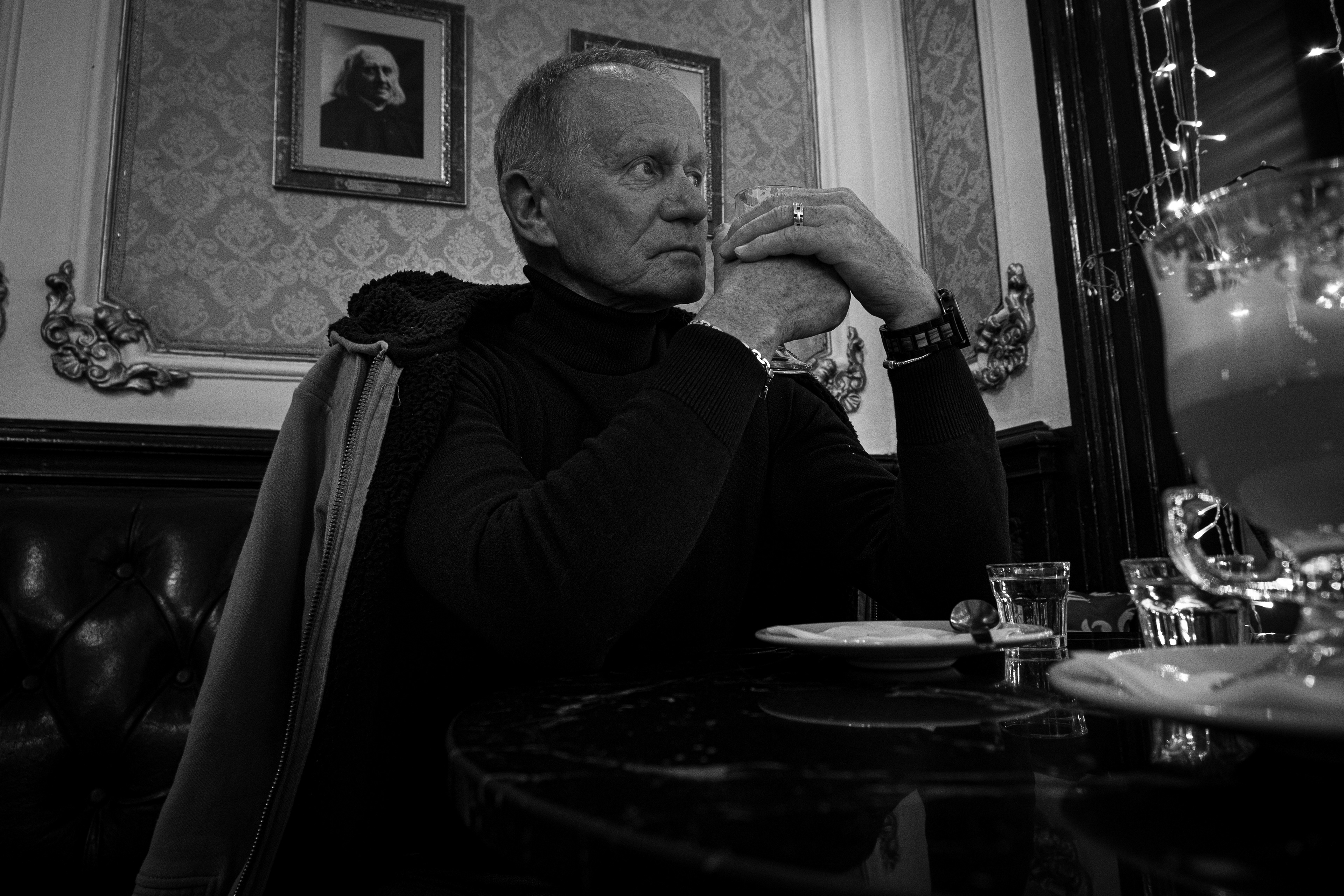 Attila Epres - Művész Coffee House