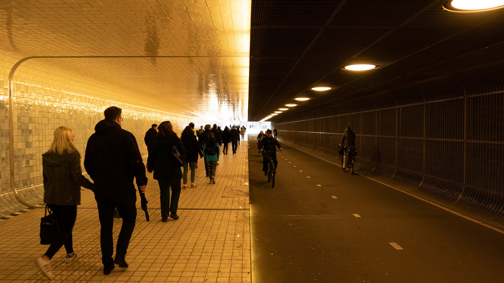 Tunnel Walking &amp; Biking Central Station - Amsterdam - The Netherlands (2017)