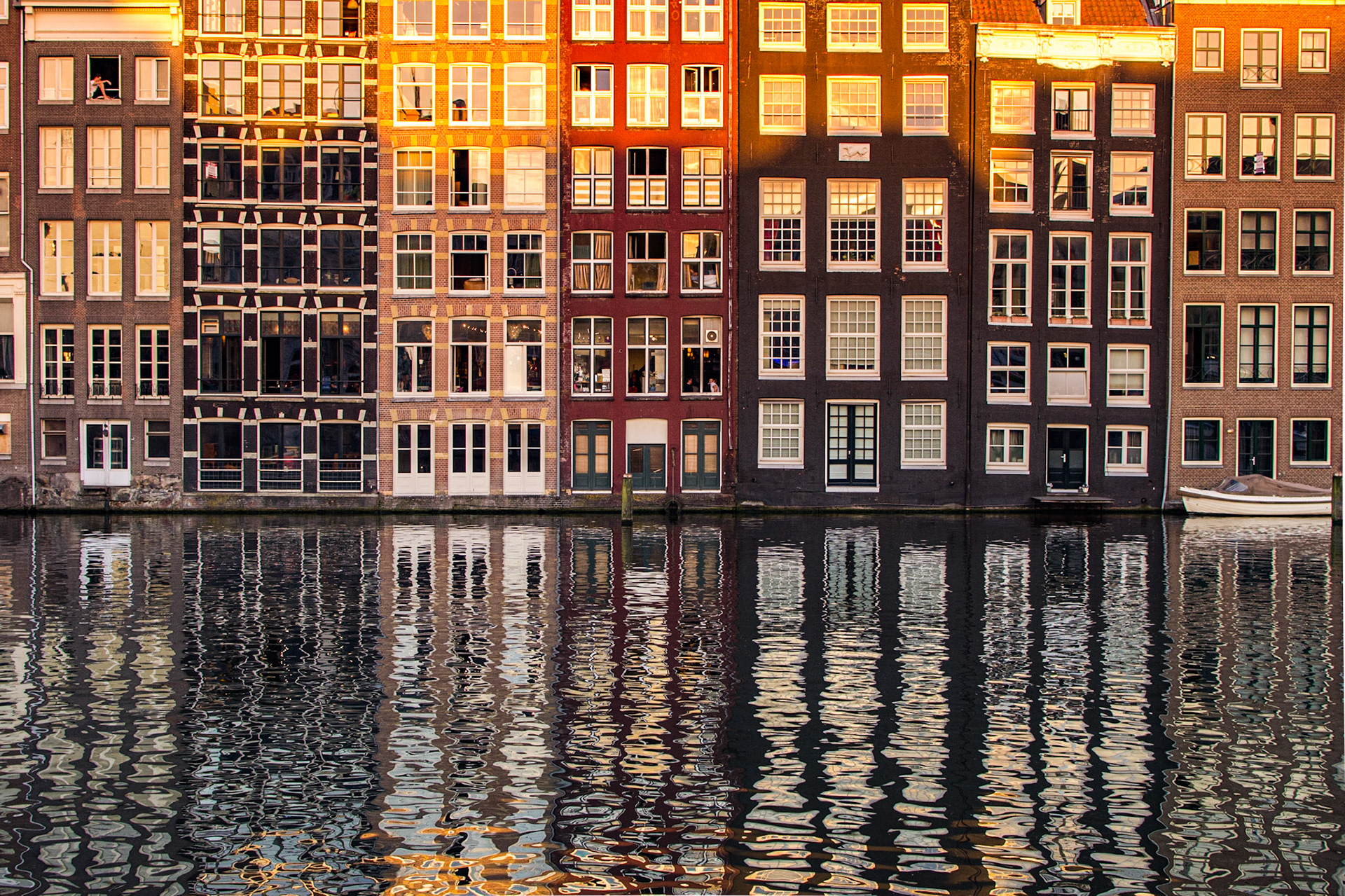 Damrak - Amsterdam- The Netherlands