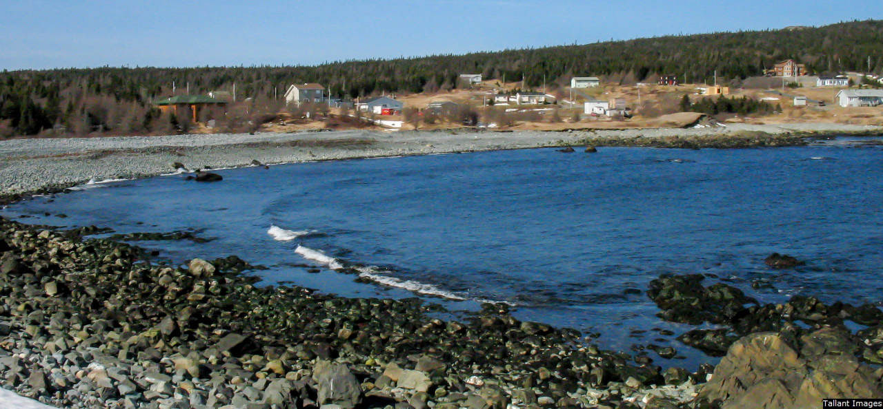 Frente Mar, far Left