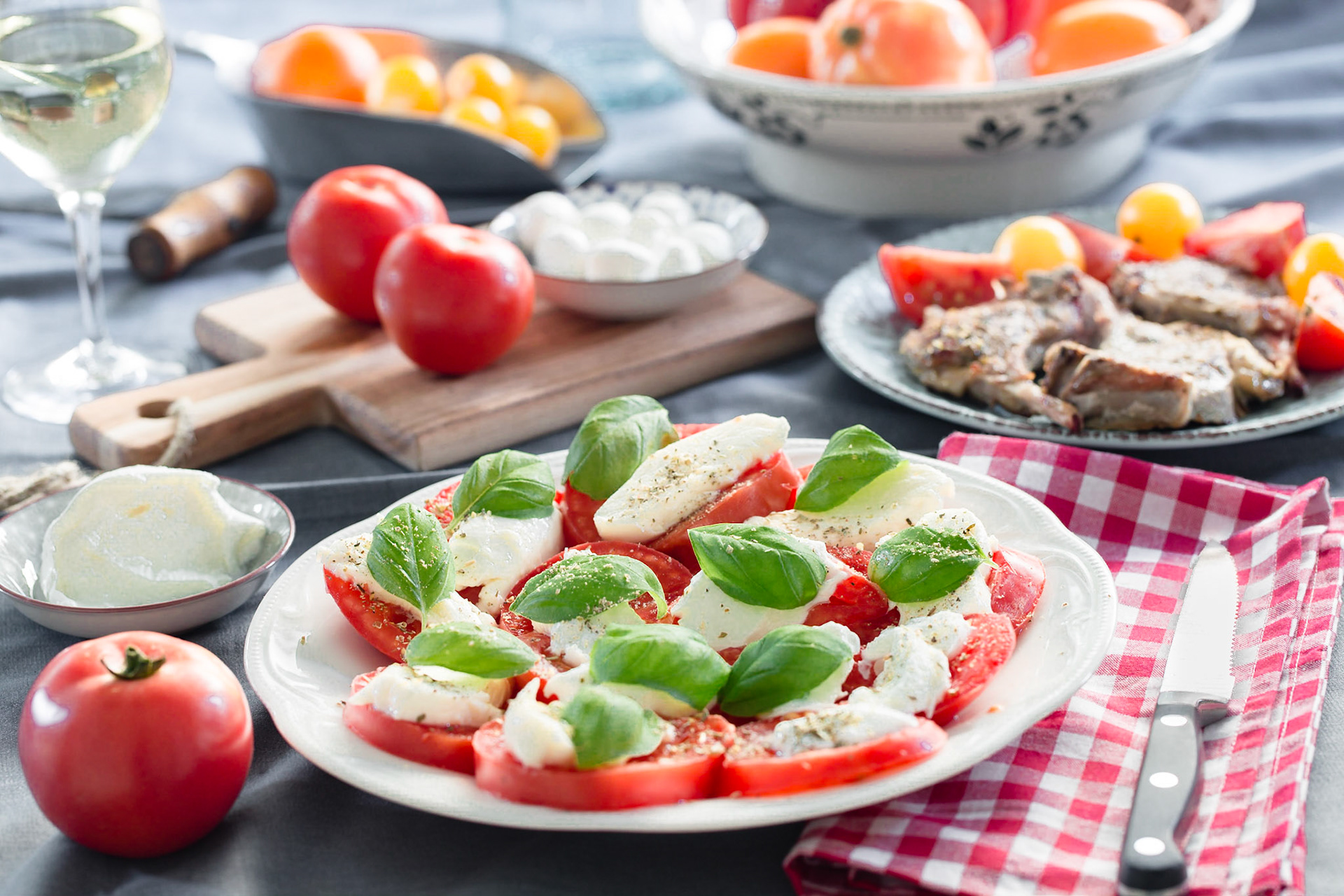 Caprese Salat mit Berner Rose Tomate und Lamm Chops