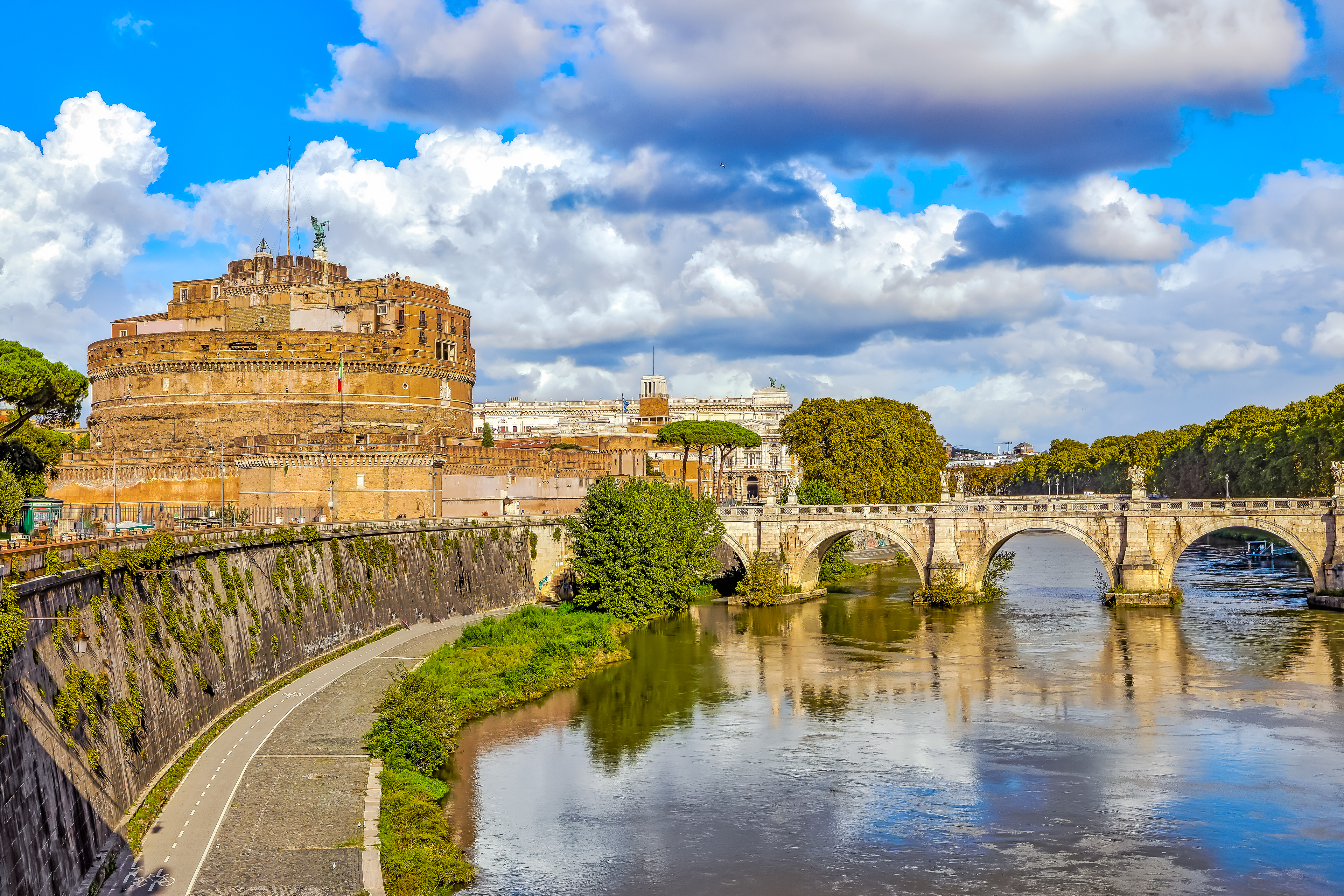 Engelsburg mit der Engelsbrücke und dem Tiber