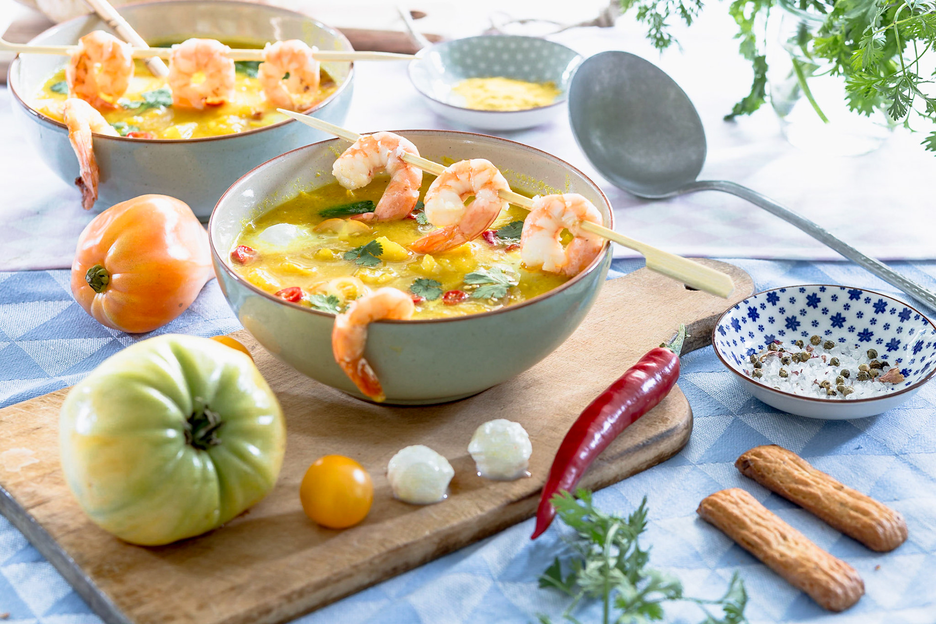 Ananas Tomaten Suppe mit Garnelen