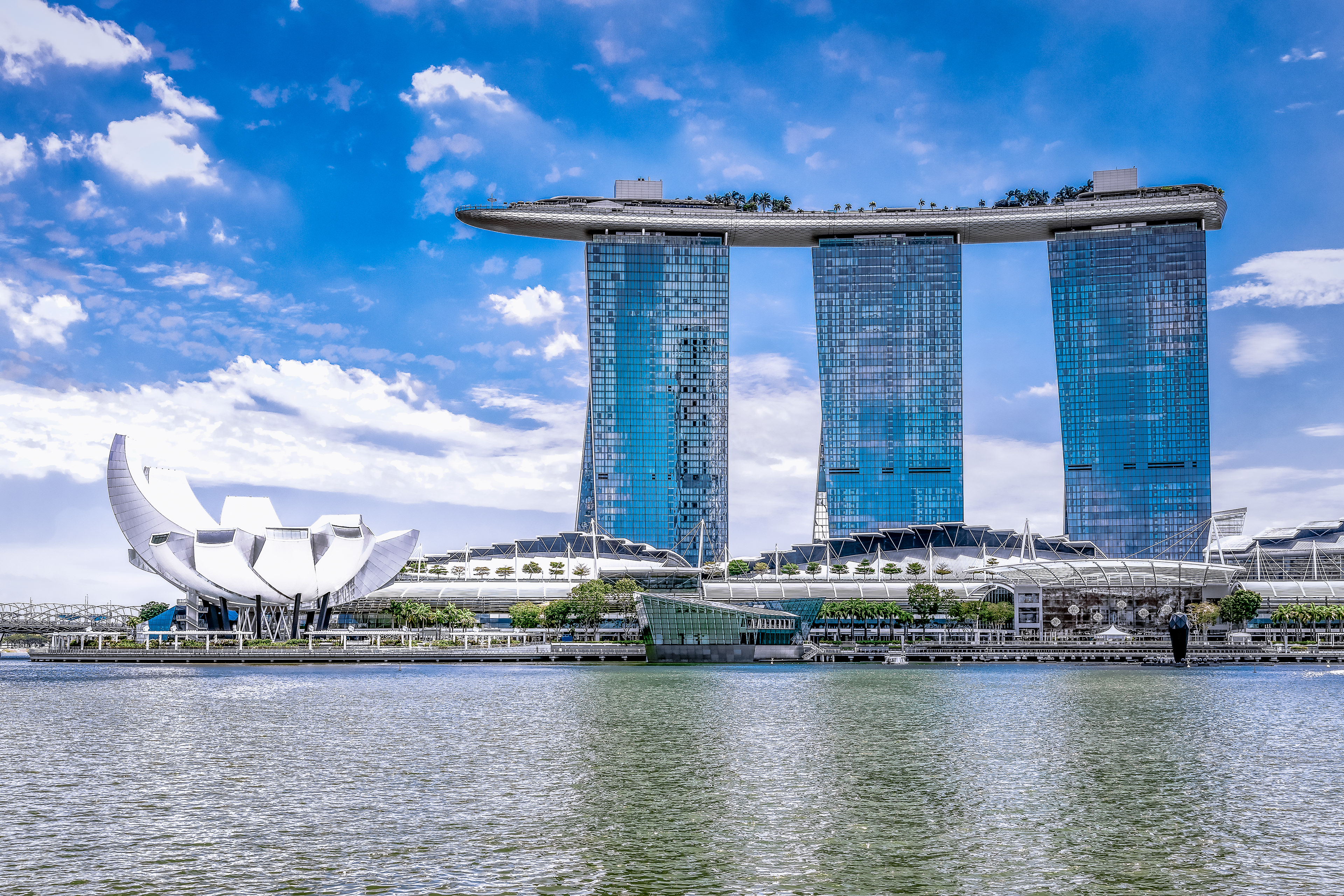 Marina Bay Sands Hotel mit dem ArtScience Museum