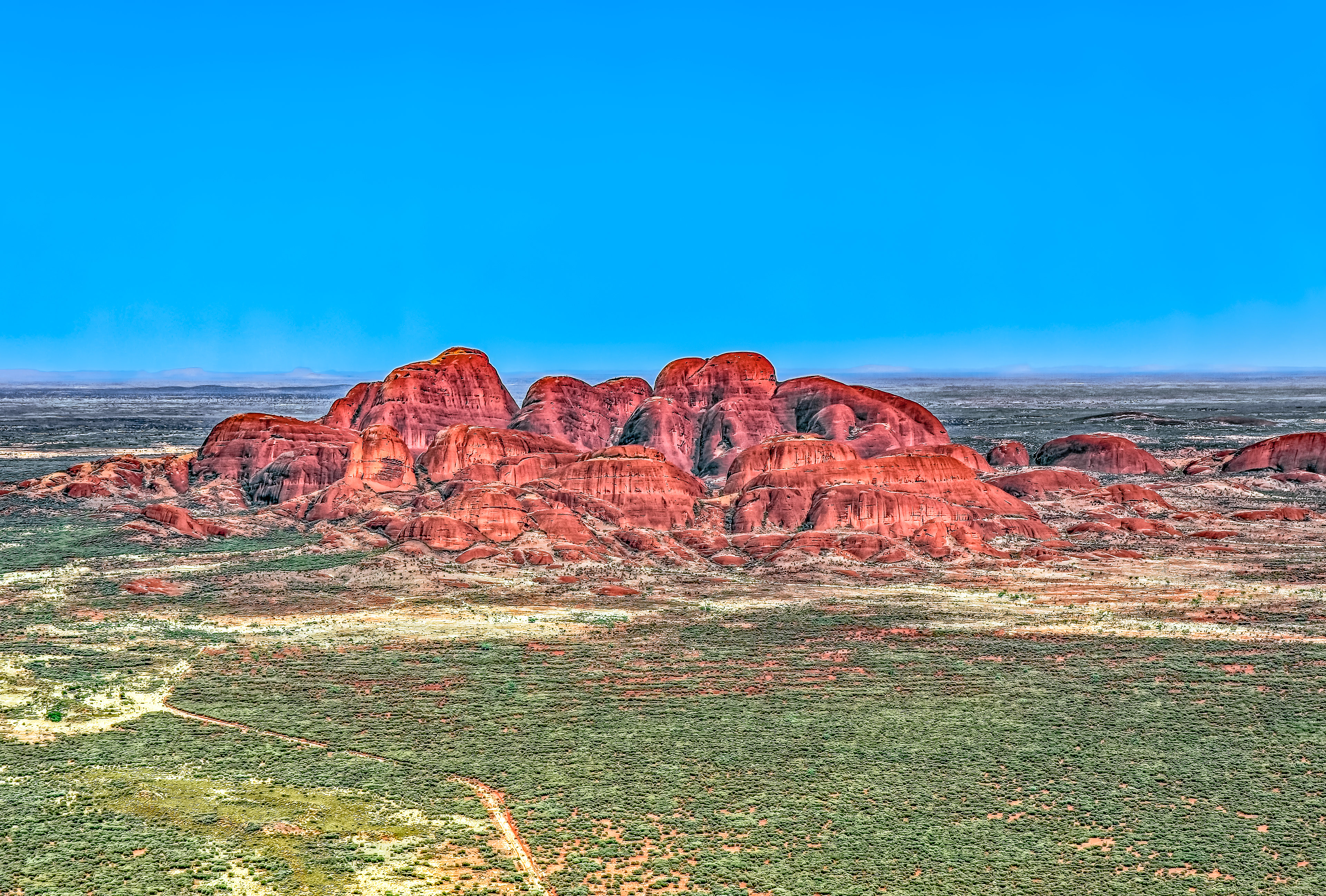 Outback - Helikopterflug über die Kata Tjuṯas im Uluṟu-Kata-Tjuṯa-Nationalpark