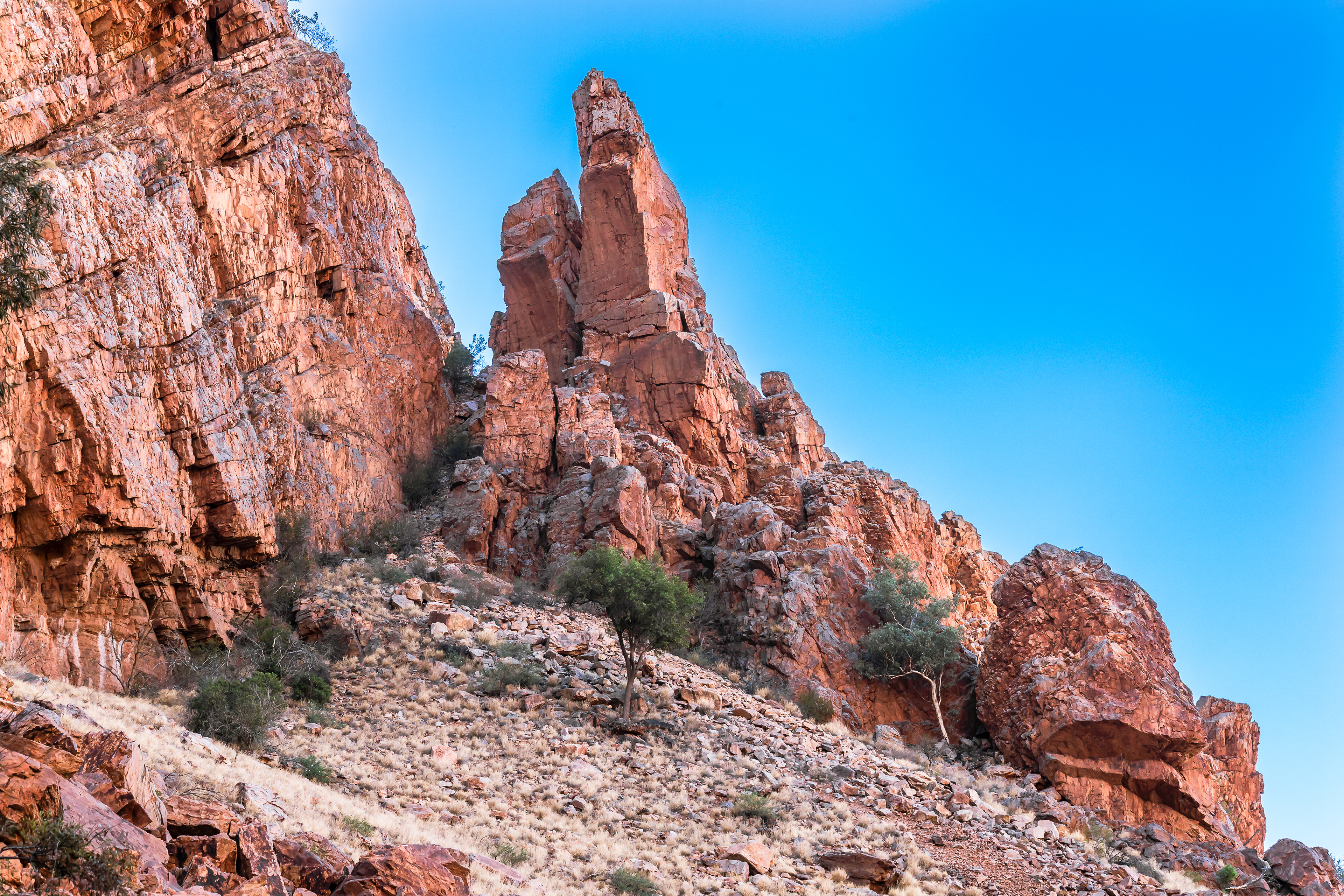 Outback -  Schlucht der Simpsons Gap im West MacDonnell Ranges Nationalpark im Northern Territory von Australien