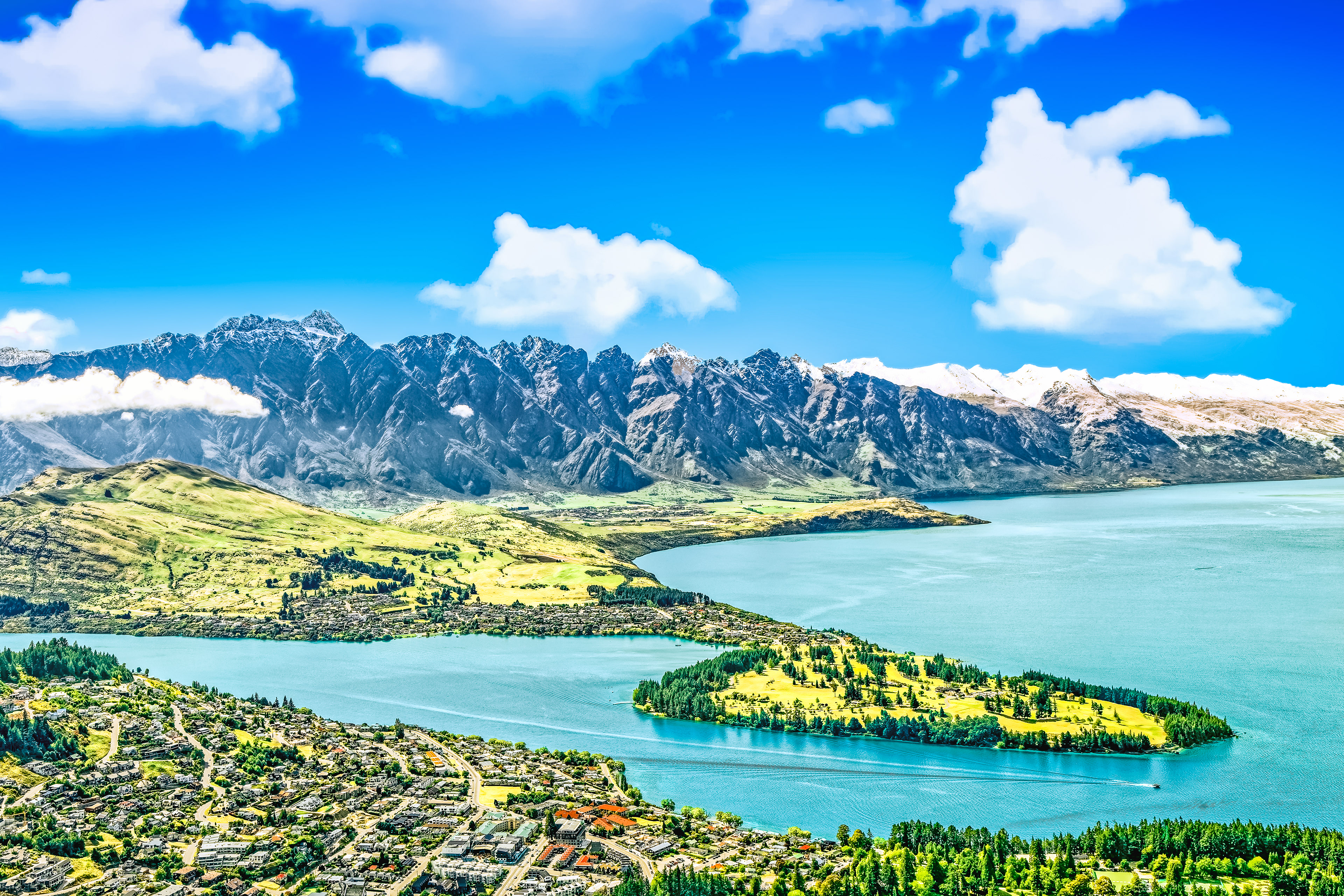 Queenstown at the Lake Wakatipu in the Otago region    