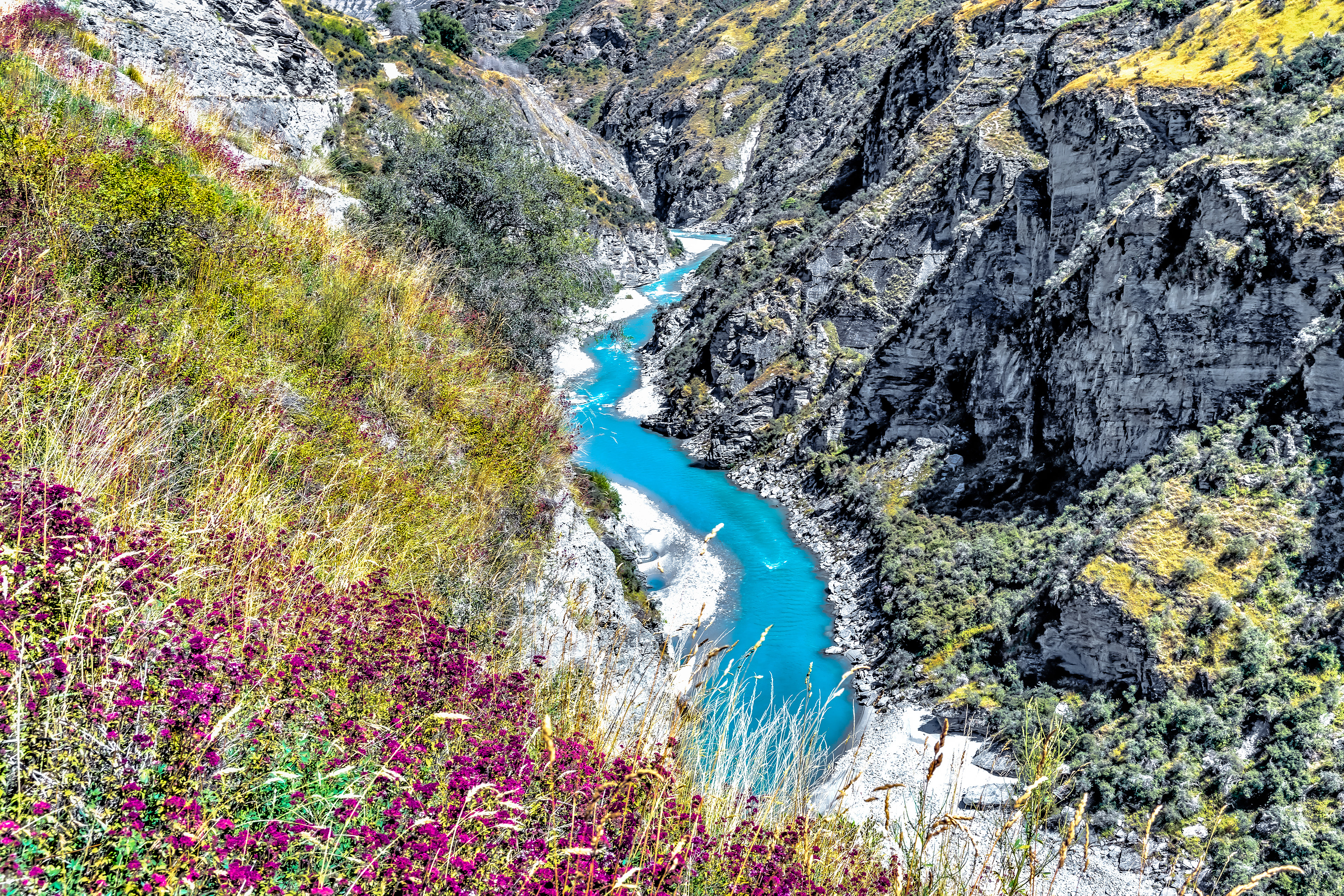 Schlucht mit dem Shotover River an der Skippers Canyon Road nördlich von Queenstown in der Otago Region