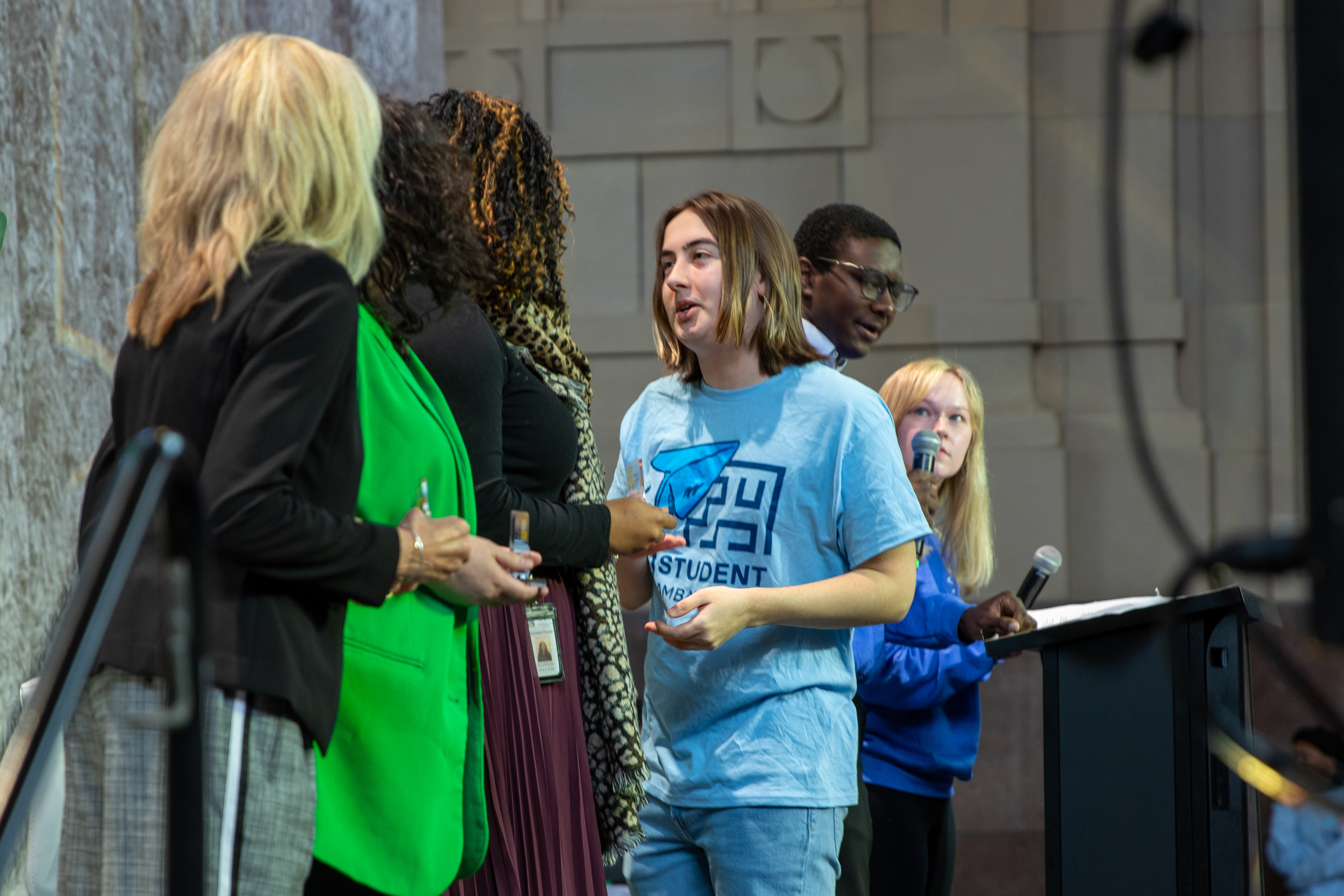 Cooper Appleman, a Harrisonville Ambassador, assists with awarding Next-Gen Navigator recipients.