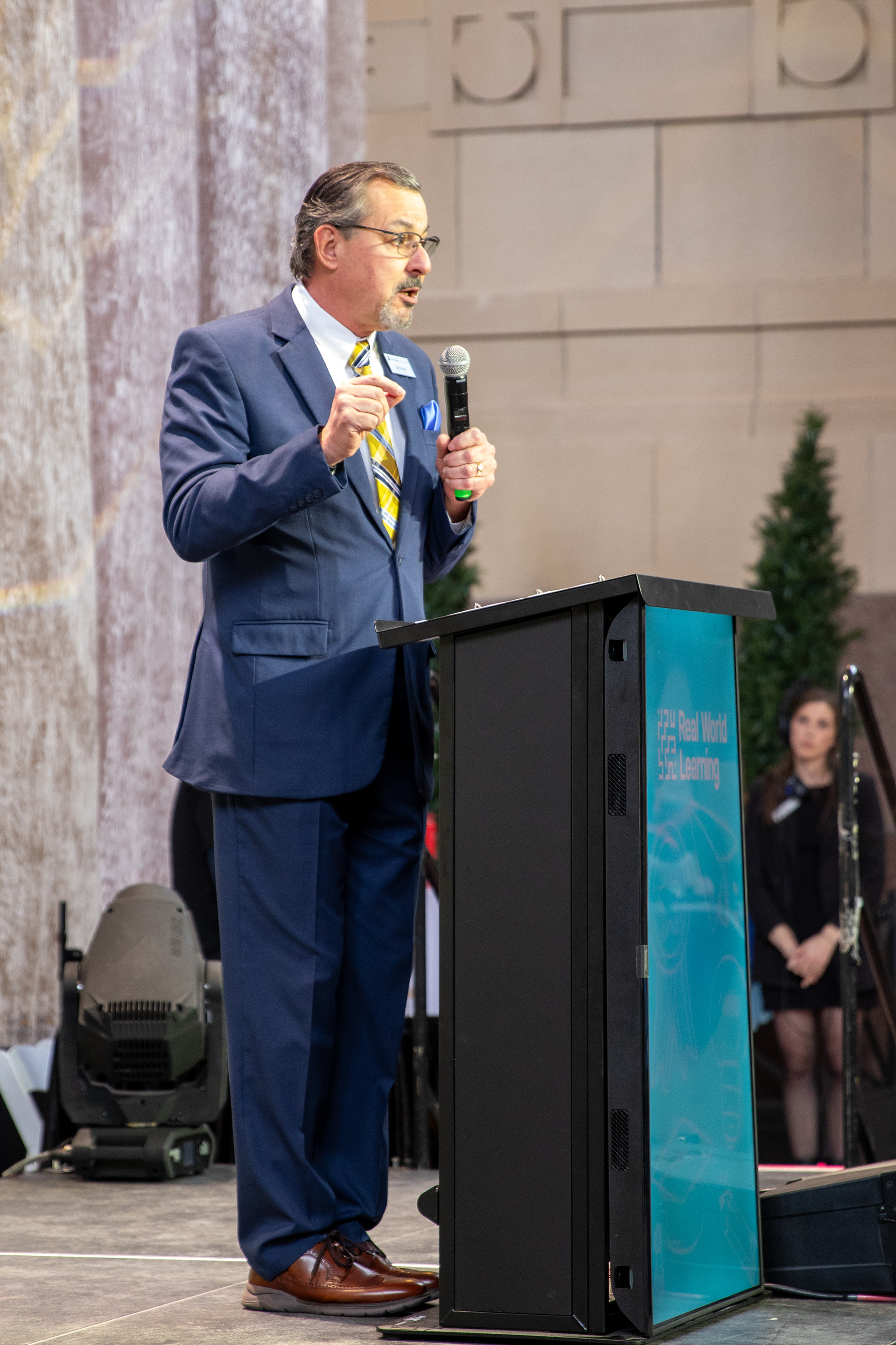 Dr. Bill Nicely, Real World Learning's Educator-in-Residence, introduces a student panel to further hear about their experiences. 