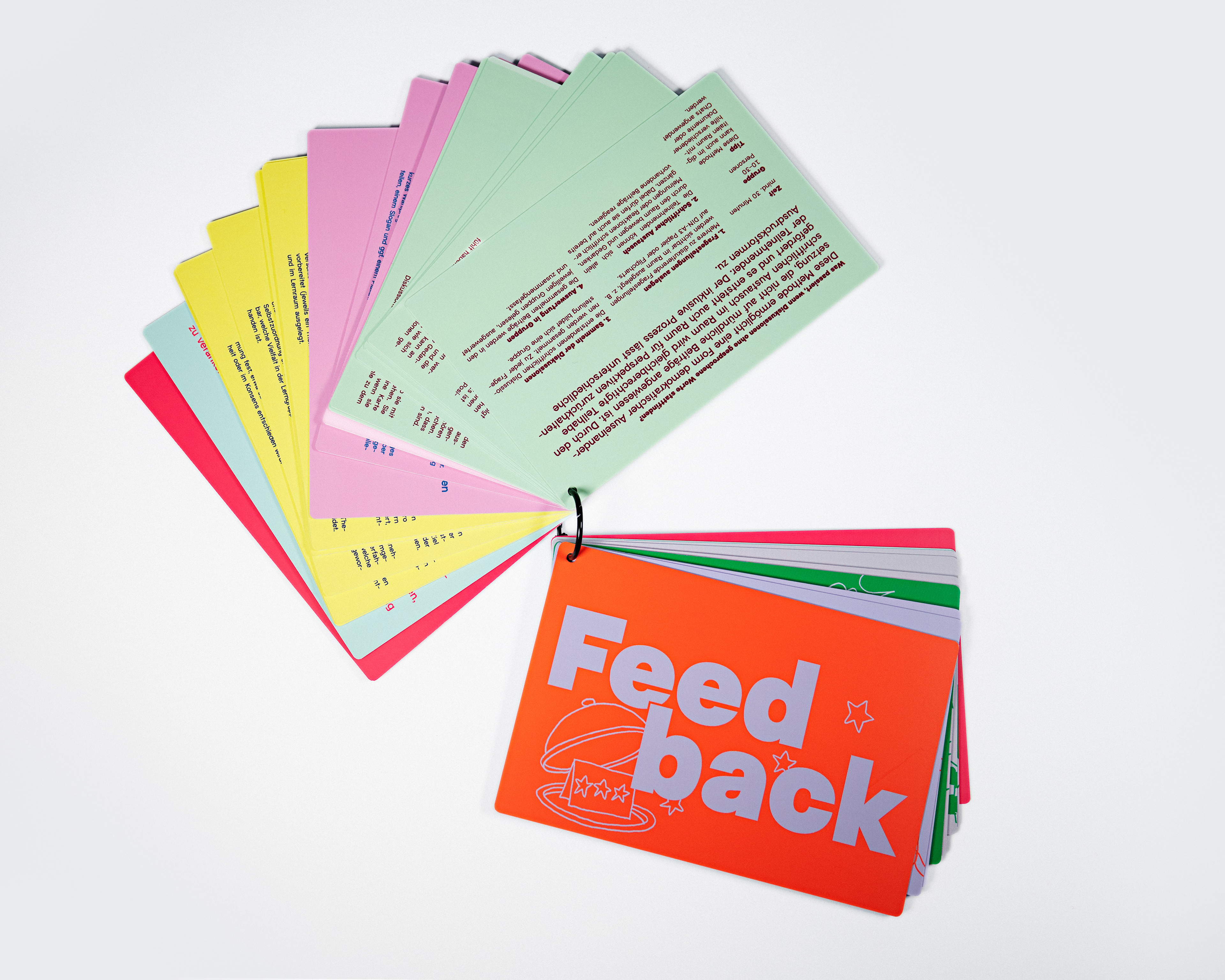 »Demokratie Methodenset« | Product + Graphic Design | Concept: Education Innovation Lab gUG | Illustrations: Ludwig Pfeiffer | funded by Niedersächsisches Kultusministerium, 2026.