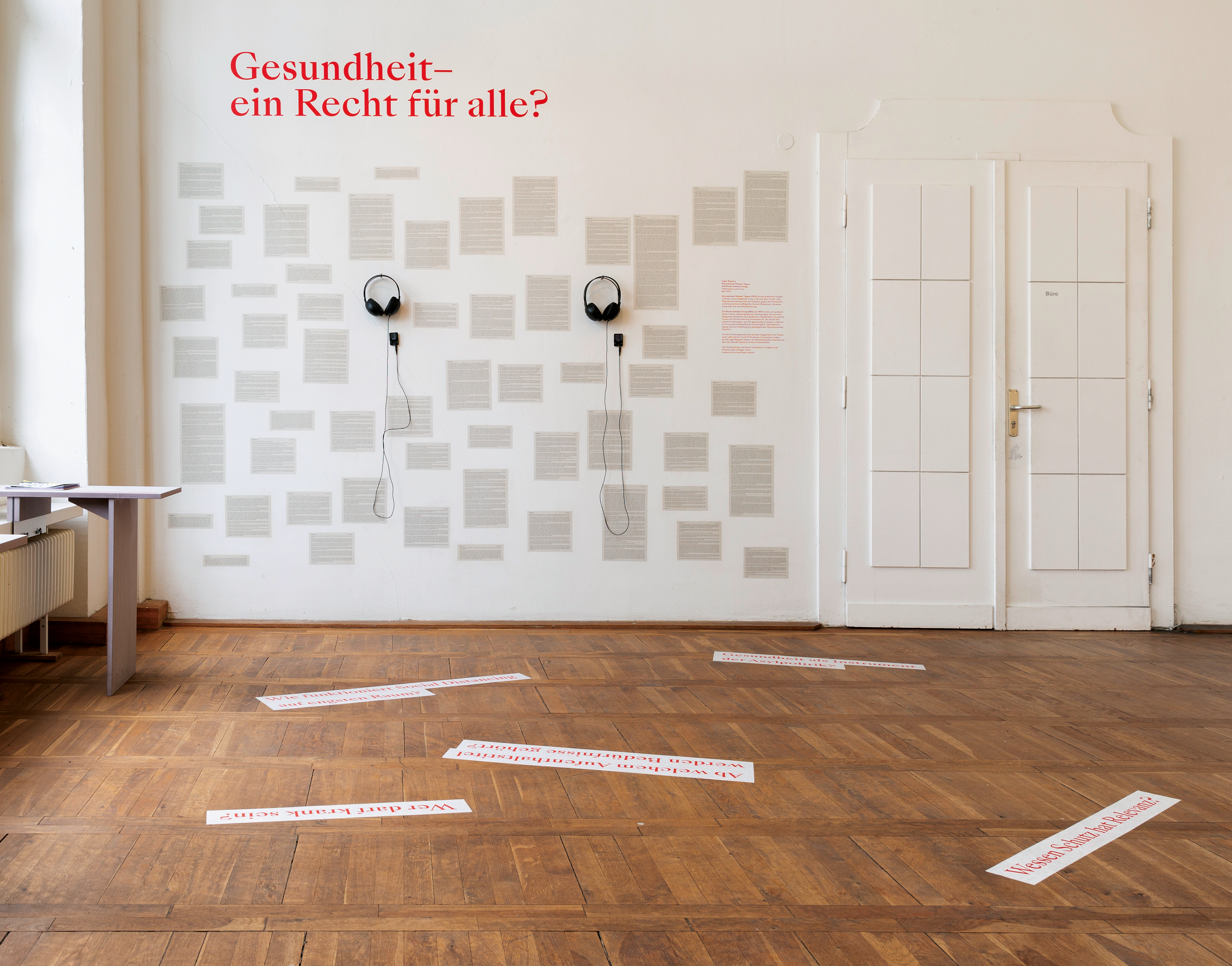 Room installation »Gesundheit ein Recht für alle?« | Galerie im Volkspark Halle| Formate des Dialogs in cooperation with Break Isolation Group | 2021 (Photo: Max Méndez)