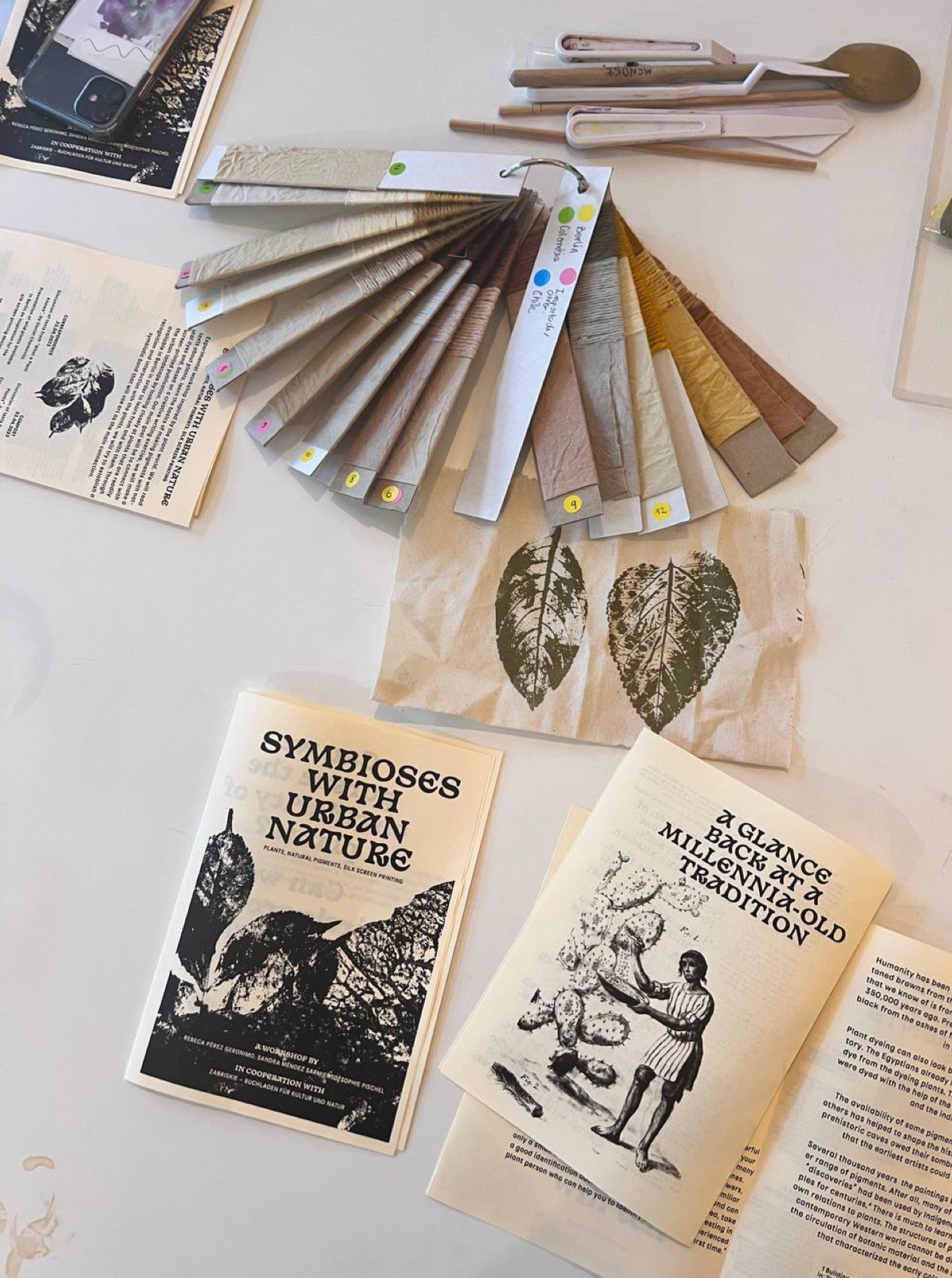 Symbioses of Urban Nature | Workshop on plants, natural pigments, oil screen printing | Collaboration with Sandra Méndez Sarmiento & Rebeca Pérez Gerónimo | 2023