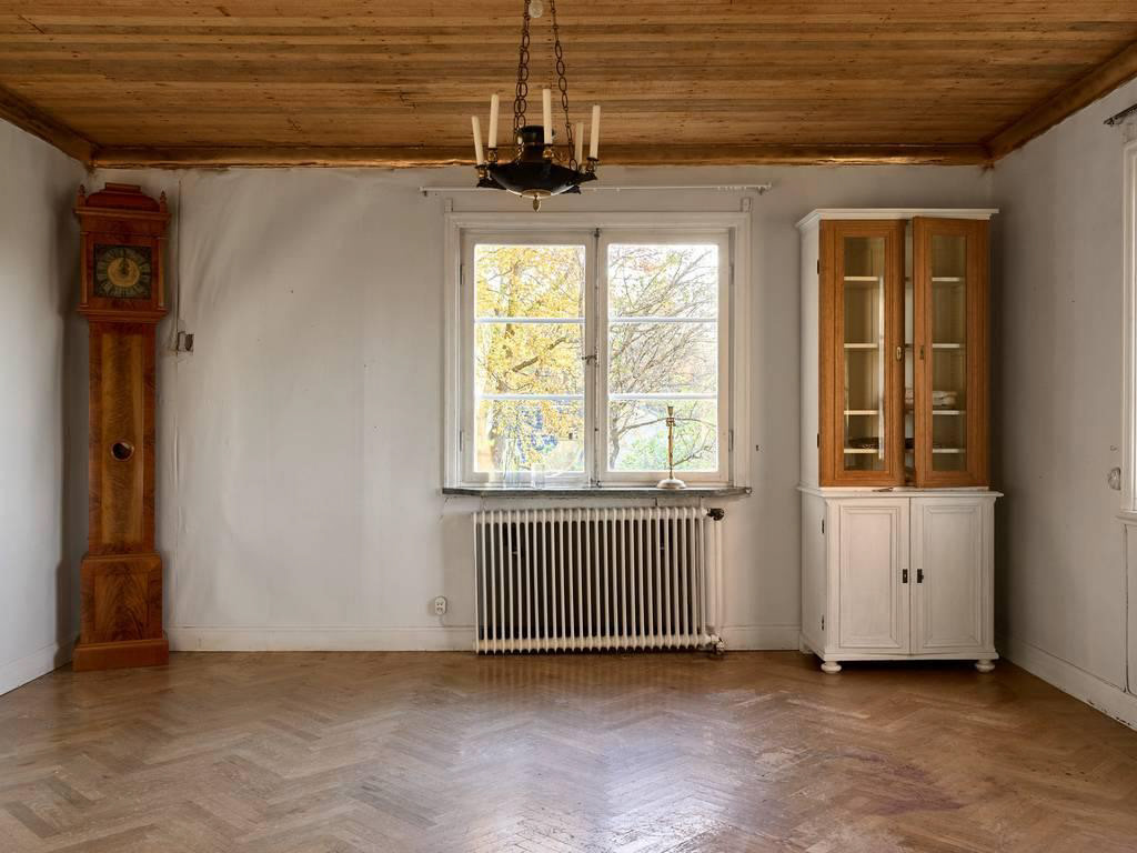 Living room, before