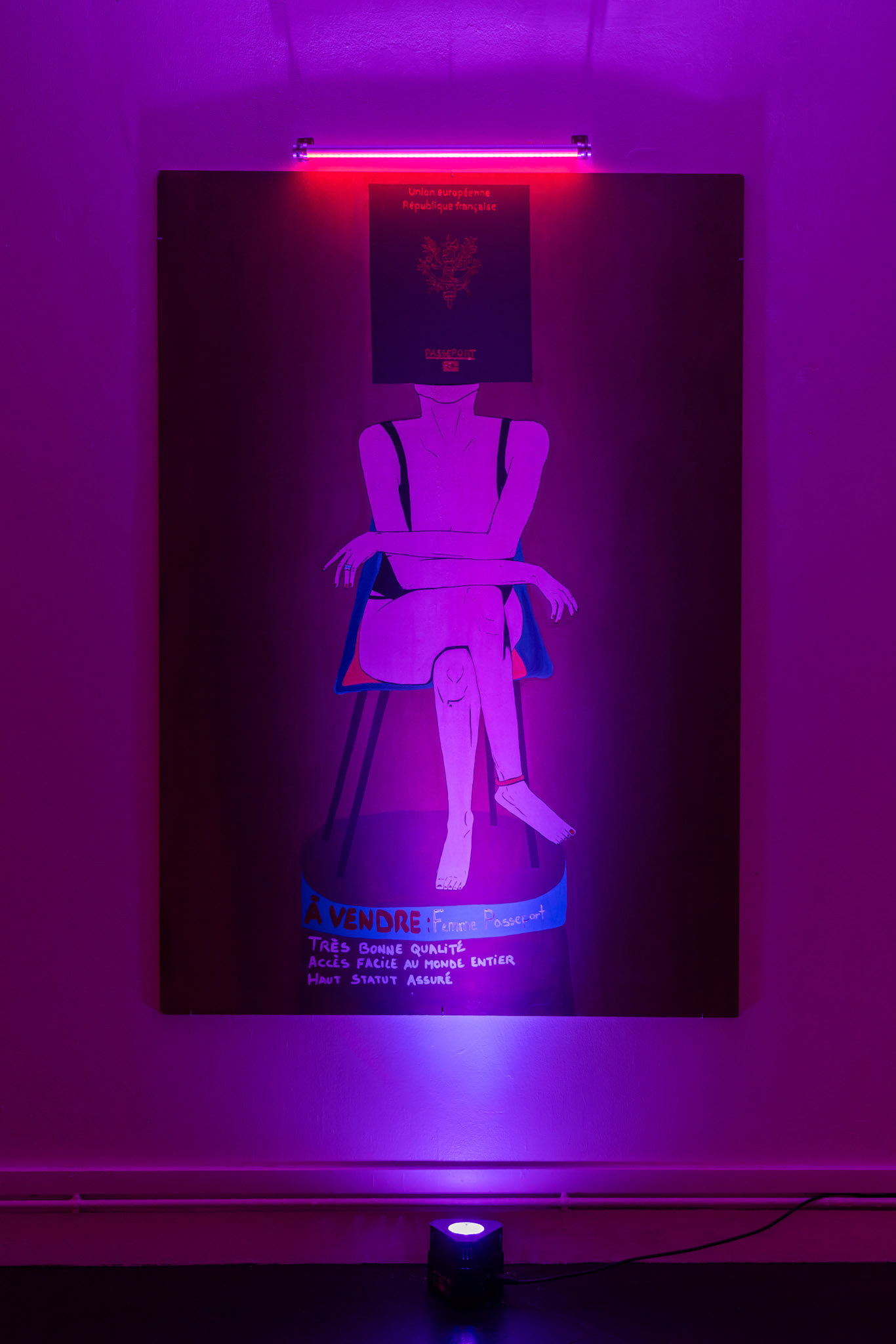 Femme passeport, 2024, 180x120cm, Acryliques et Encre de Chine sur bois. Dispositif lumineux associé à la pièce. (Prix sur demande)