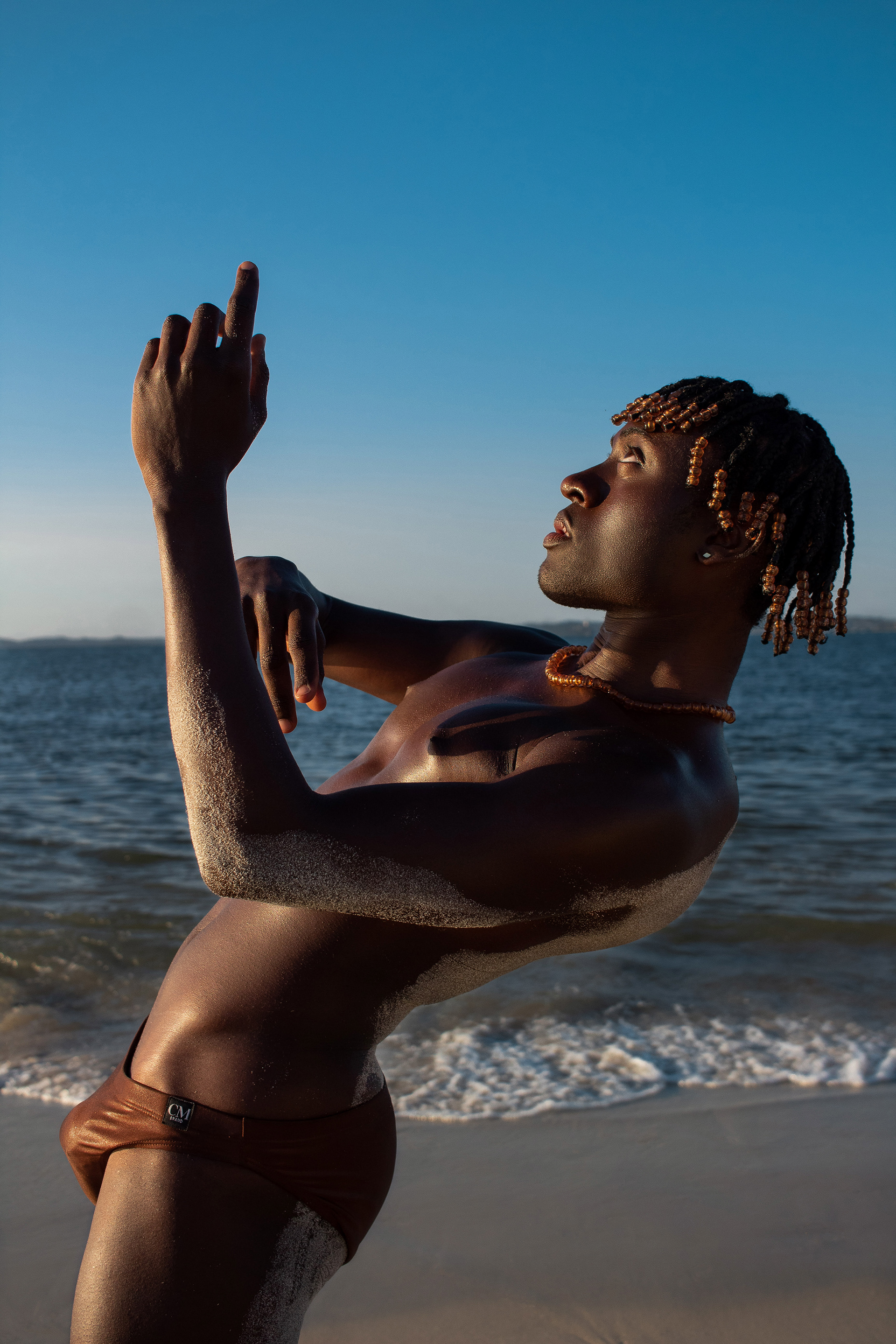 Beleza que ilumina e transcende; a marca de @cleidson.marquess apresenta conceito único que abraça todas as corporeidades com muito conforto e qualidade.   Direção @caesisa Direção criativa @hebertgoncalves  Foto @caesisa Edição de fotografia @caesisa Produção executiva @raicaj Edição de moda @cmbrand