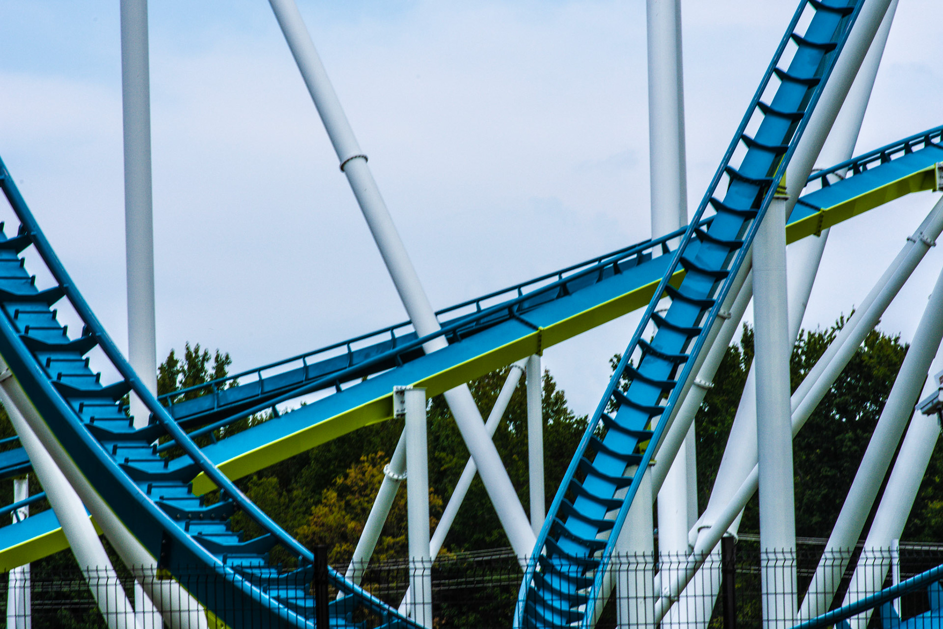 Fury 325’s steel scattered all over the landscape.