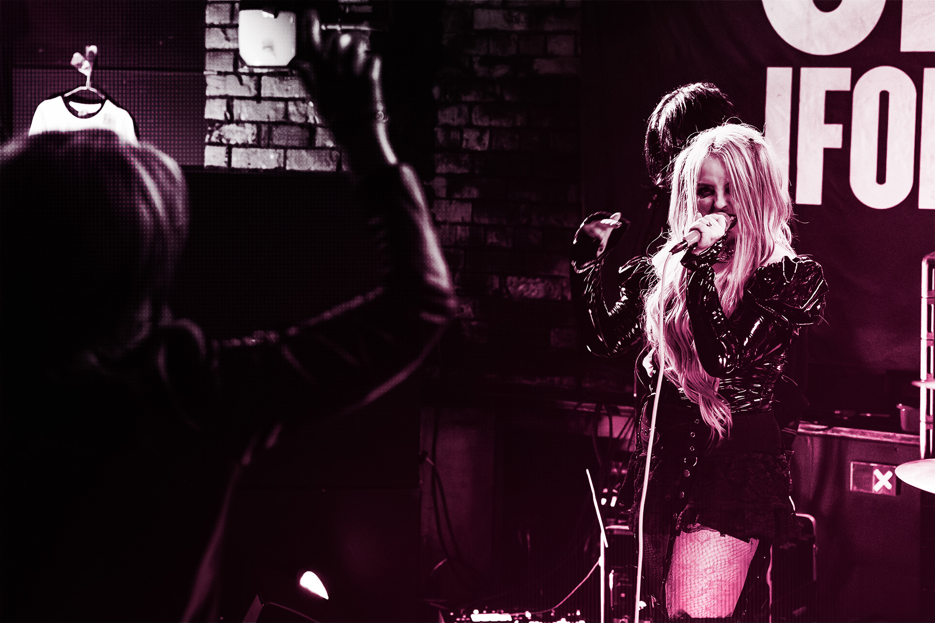 Headwreck + Supports in Cardiff - Image by Owain Morris.