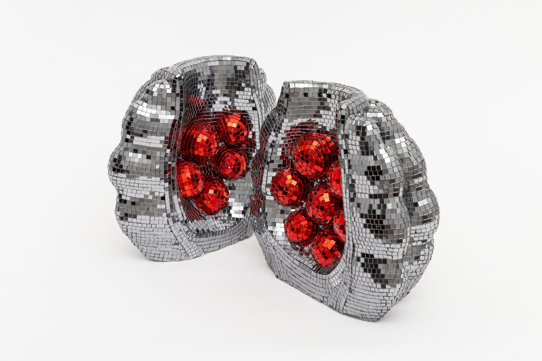 Cactácea interior, 2024 | PVC espumado recubierto con fragmentos de espejos | 25 x 28 x 23 cm.