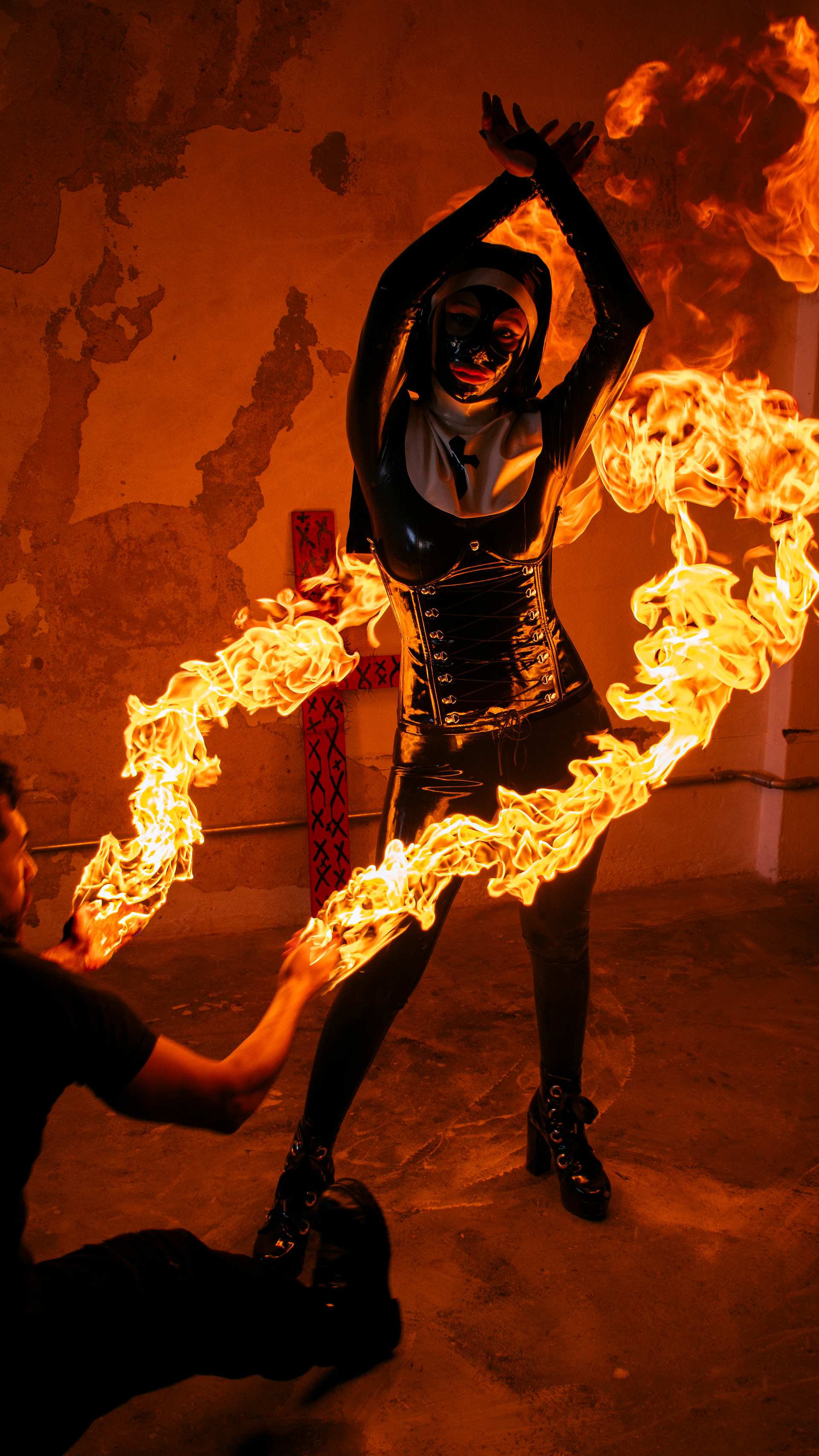 @nel_rubberdoll x @lakesshot x @proyecto.prometeo.fuego