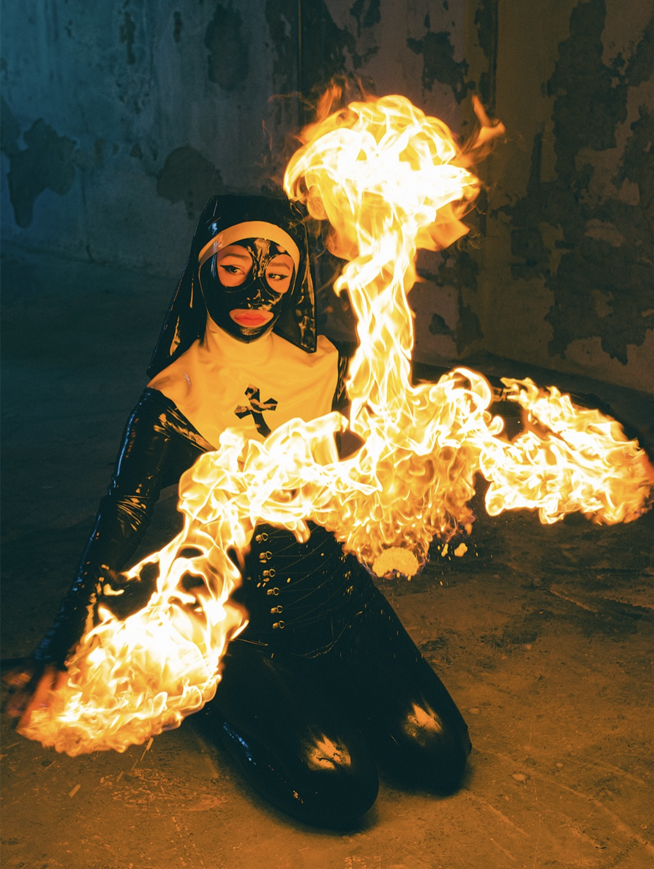 @nel_rubberdoll x @by.sasssonada x @proyecto.prometeo.fuego