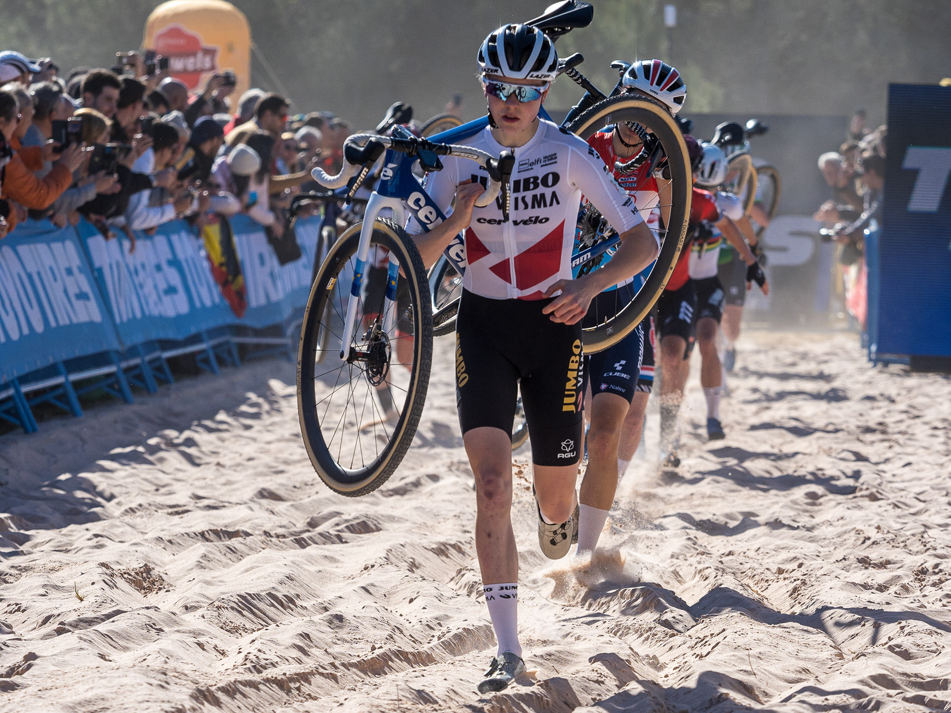 Fem van Empel during leading the field