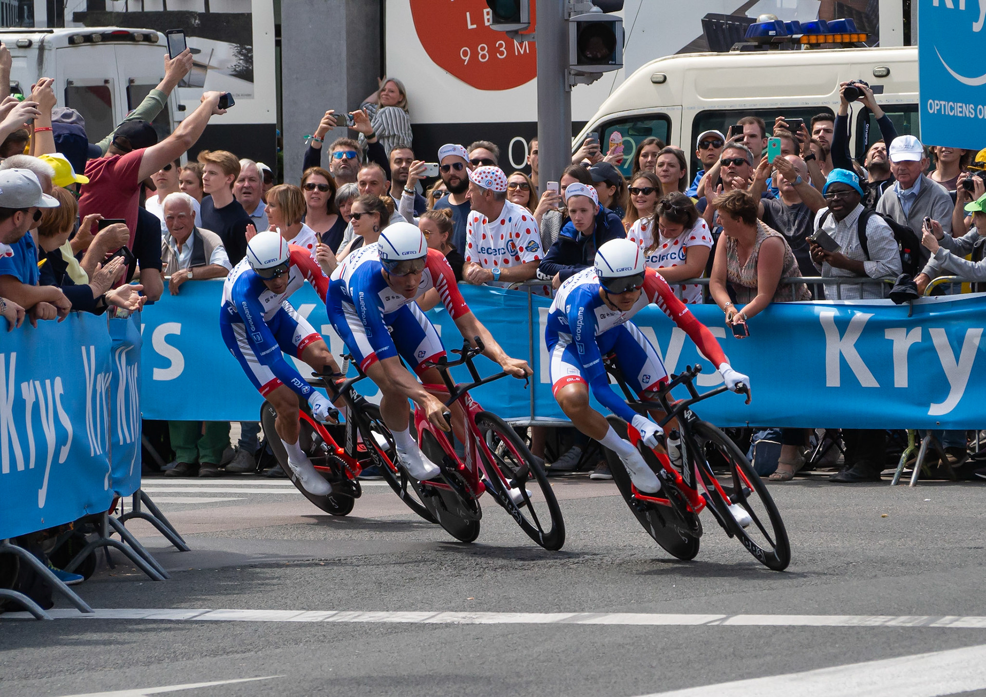 Team La Francaise de Jeux cornering through Brussel