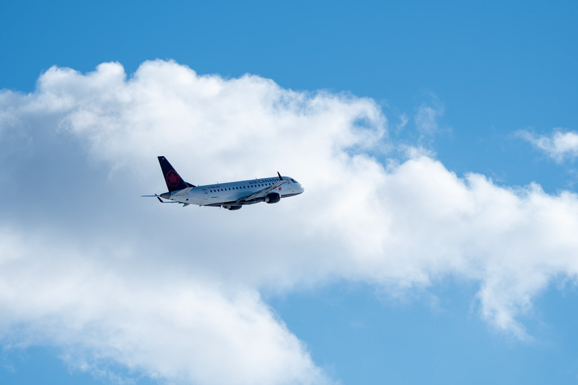 C-FEKD Embraer E175SU