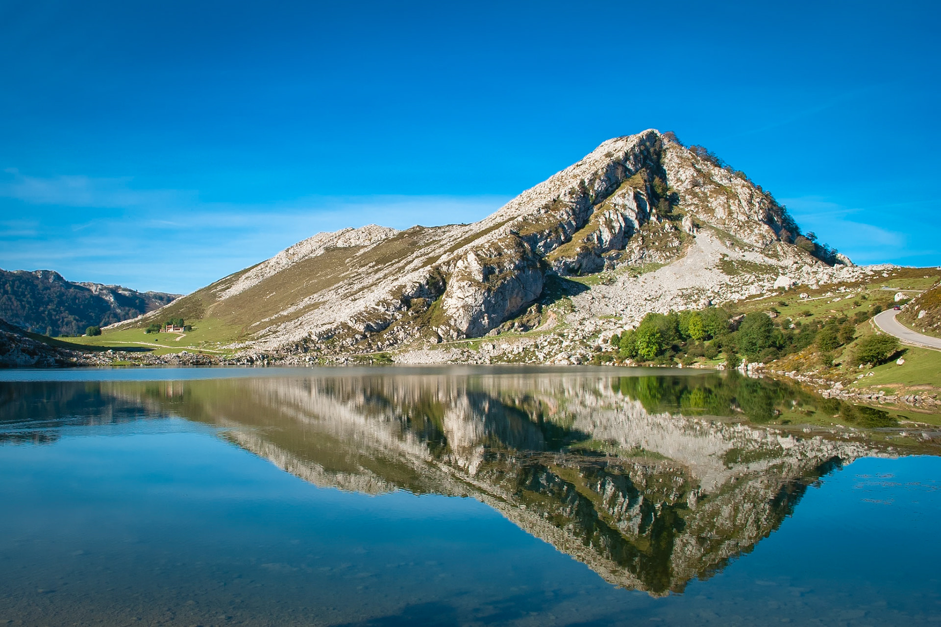 "Lago Enol" - Lagos de Covadonga, Asturias. Spain