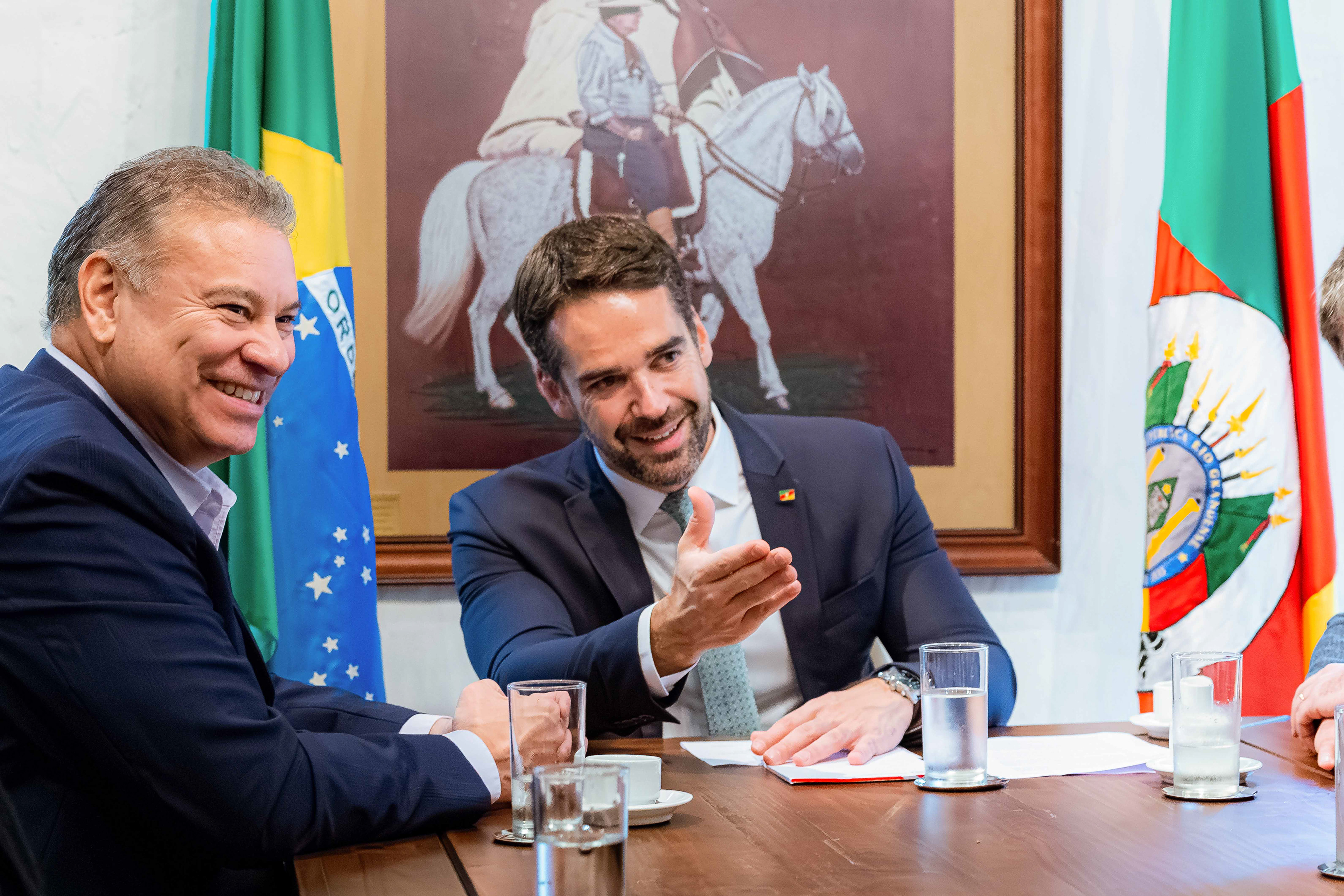 Reunião institucional entre o encarregado de Negócios da Embaixada dos Estados Unidos no Brasil, Gabriel Escobar, e o governador Eduardo Leite (PSDB-RS).