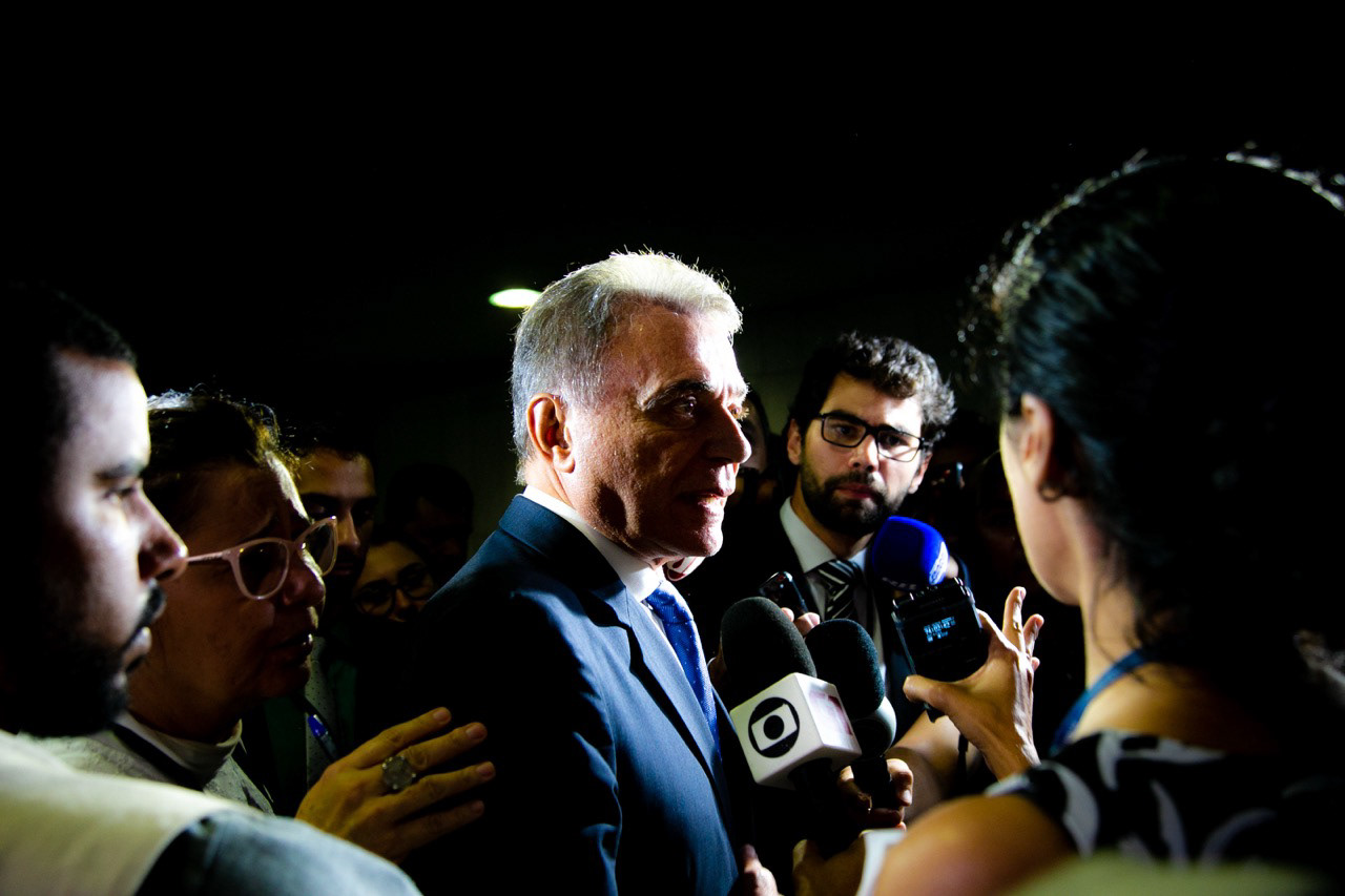 Senador Álvaro Dias (PODEMOS-PR) durante coletiva.